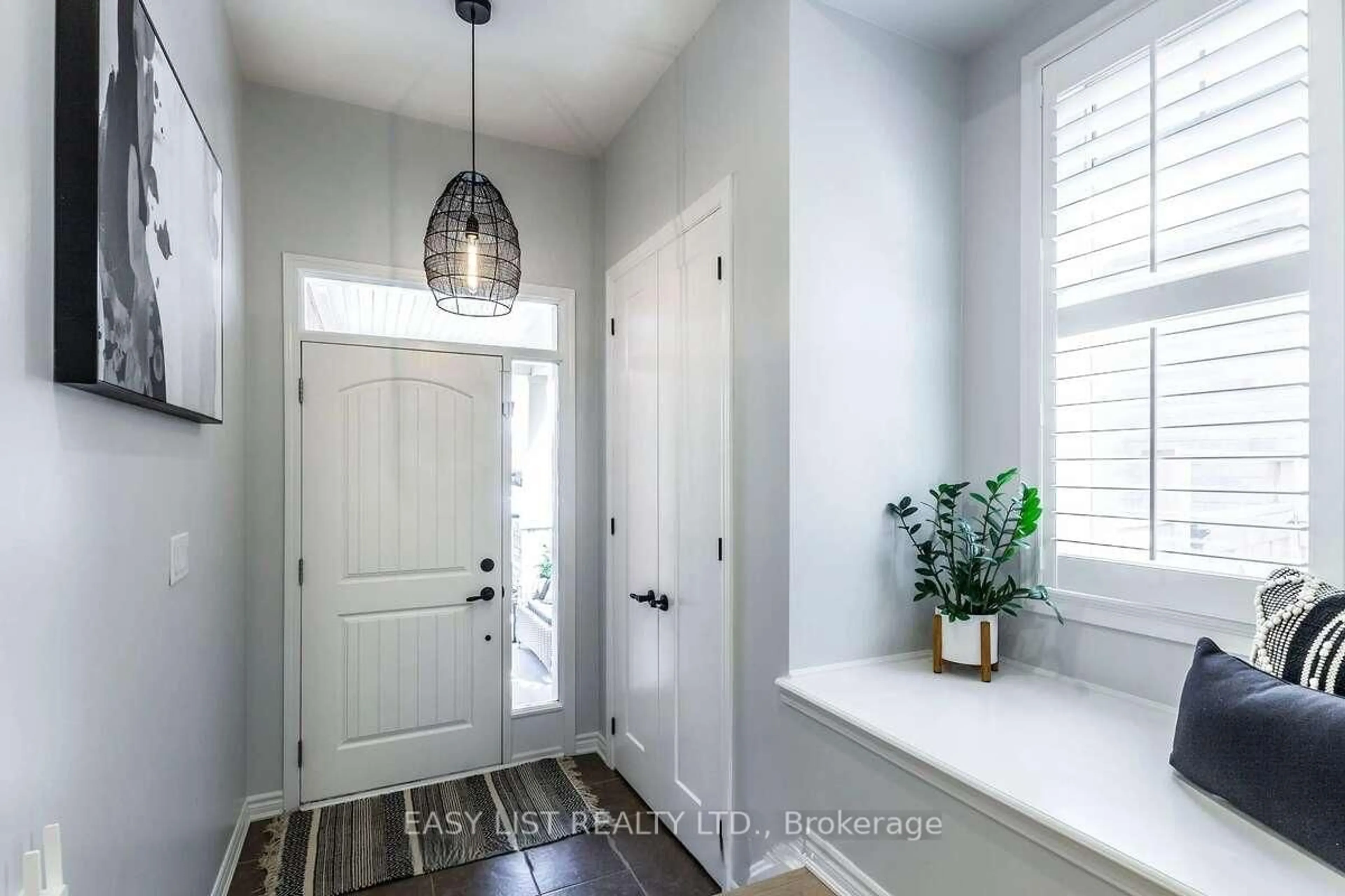 Indoor entryway for 868 Paupst Pl, Milton Ontario L9T 8S4