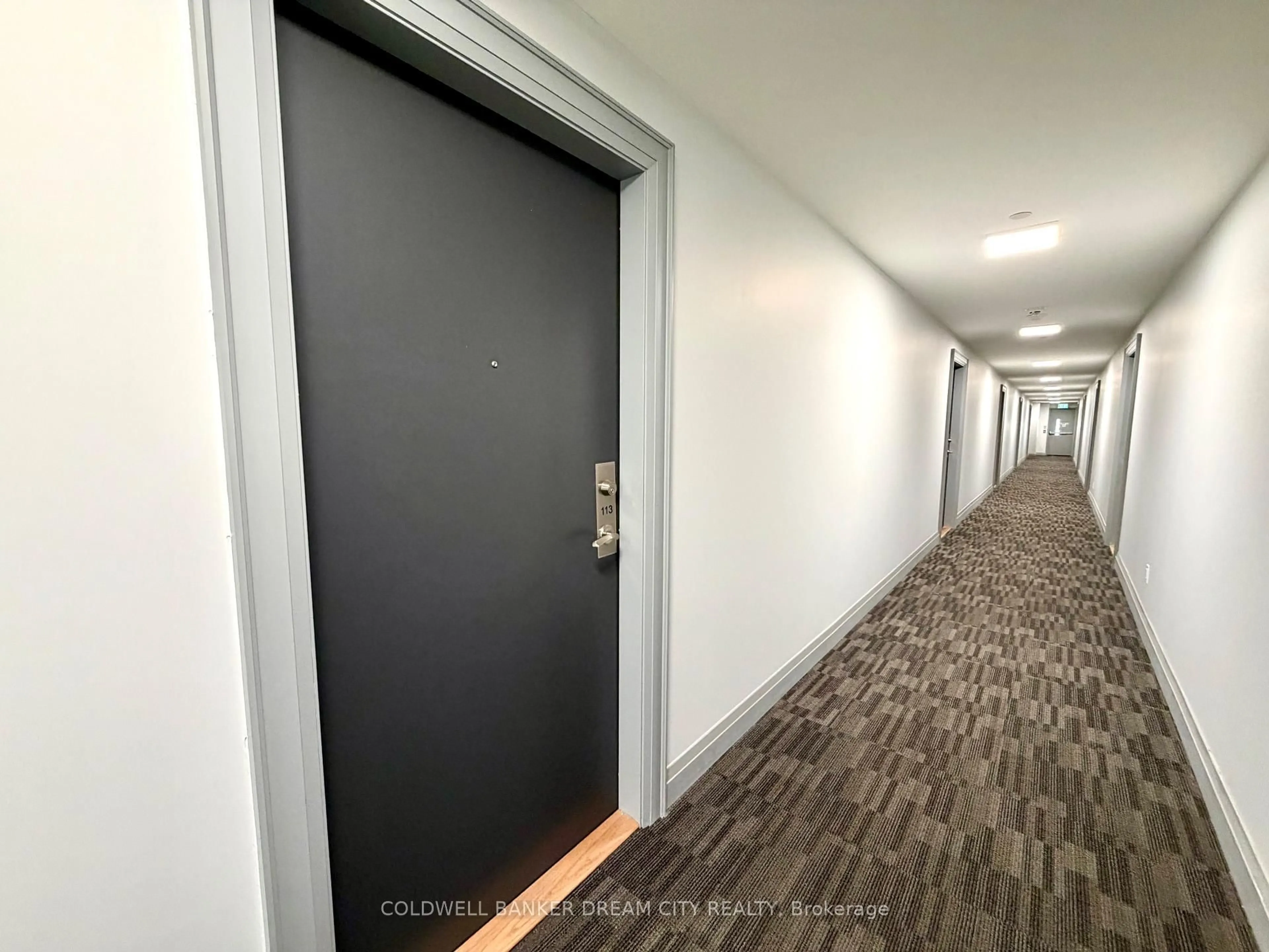Indoor foyer for 95 Attmar Dr #113, Brampton Ontario L6P 0Y6