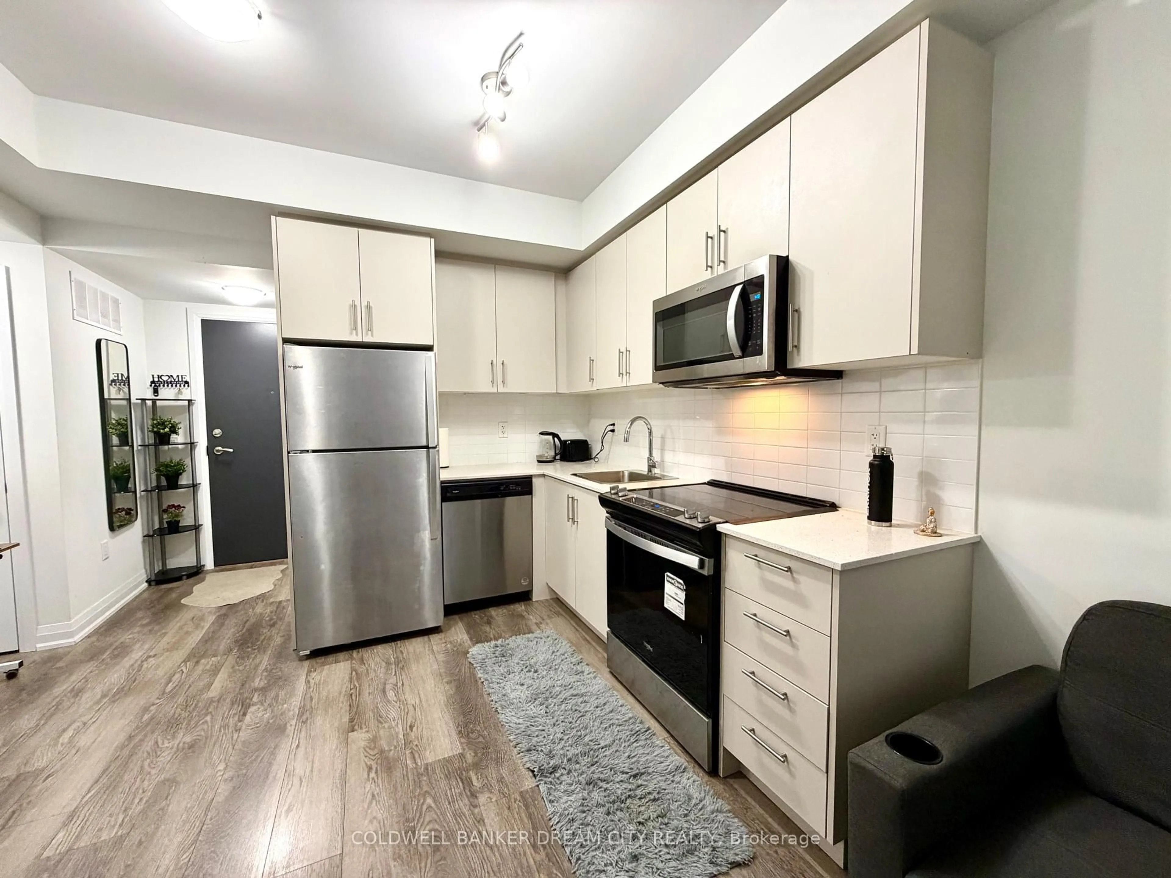 Open concept kitchen, unknown for 95 Attmar Dr #113, Brampton Ontario L6P 0Y6