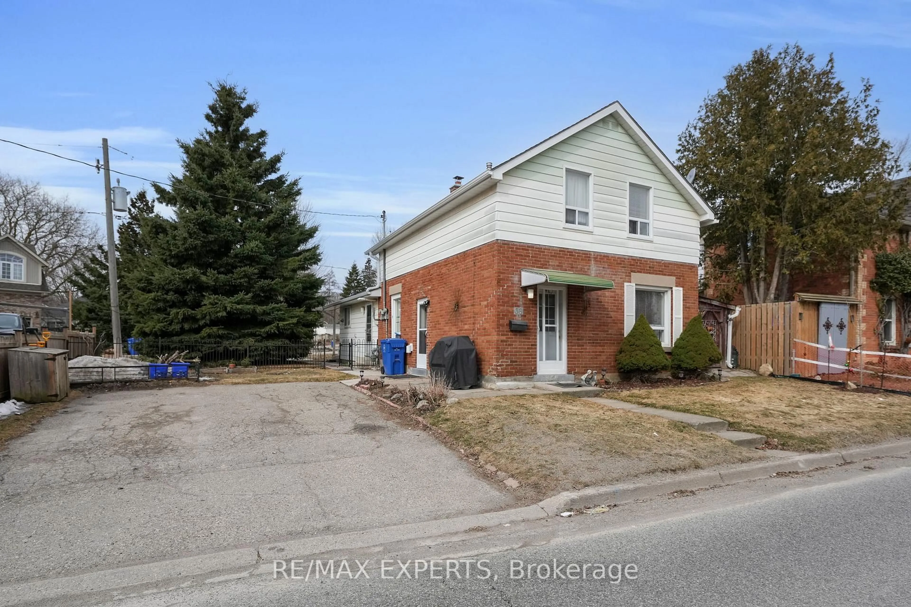 Home with brick exterior material, street for 38 Wellington St, Orangeville Ontario L9W 2L5