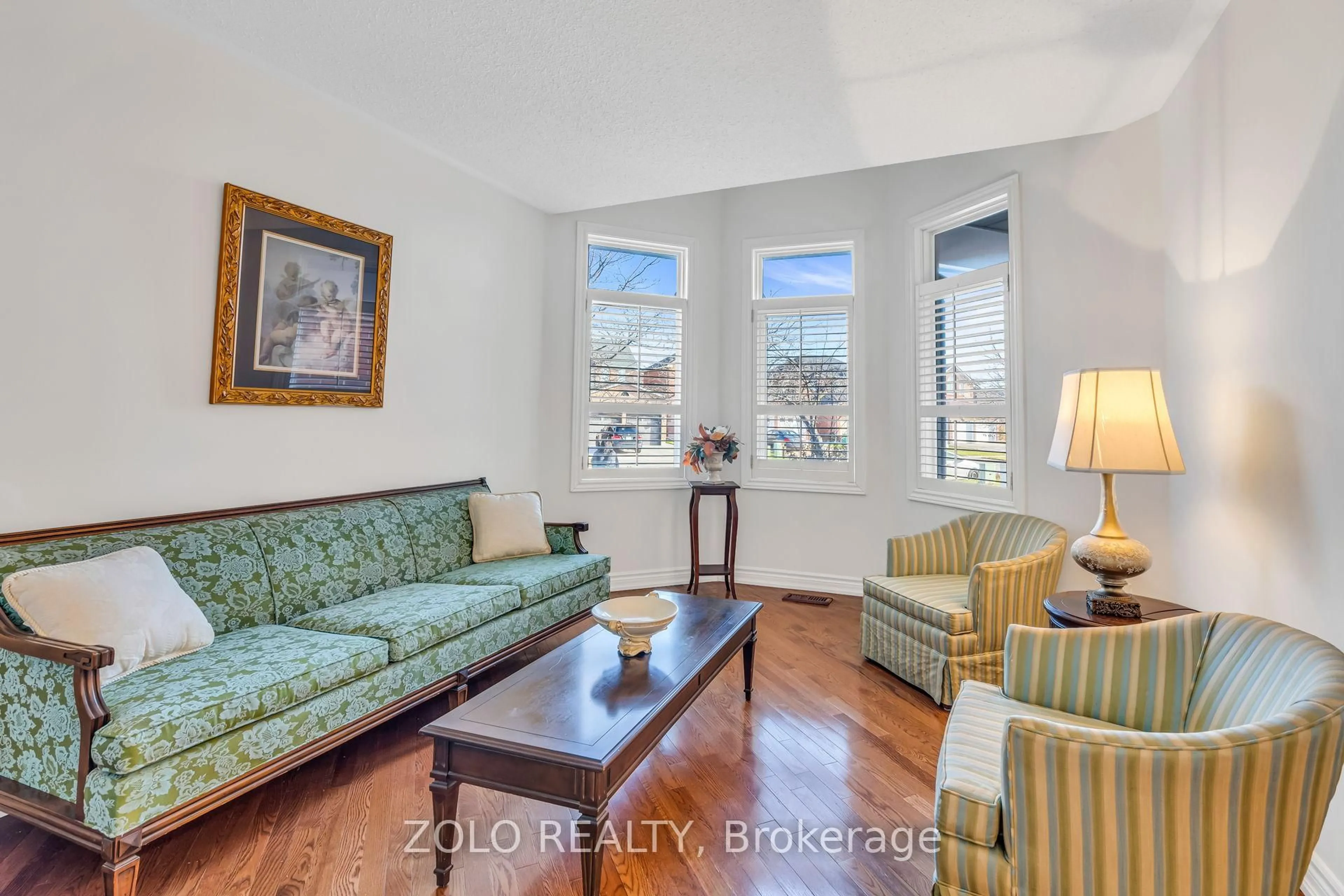 Living room with furniture, unknown for 5666 Whitehorn Ave, Mississauga Ontario L5V 2A9