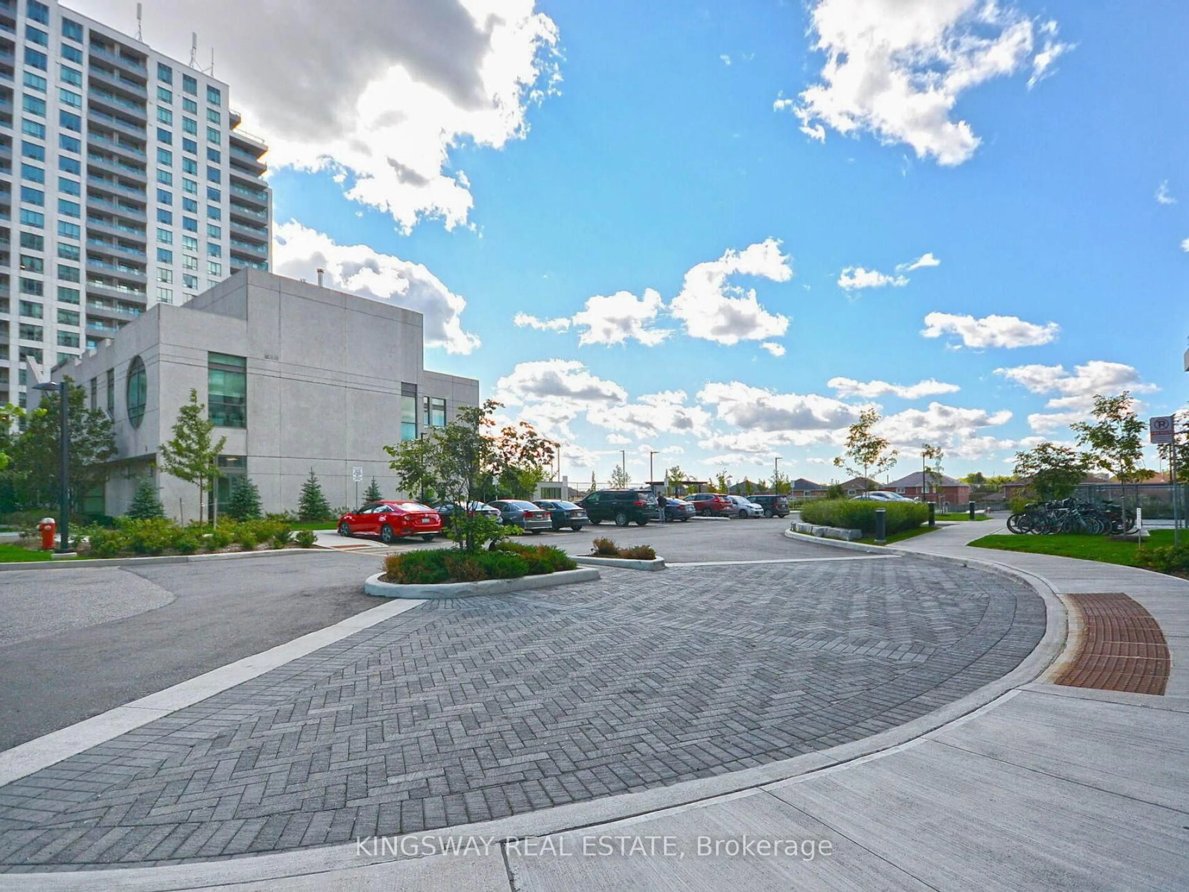 Patio, street for 349 Rathburn Rd #Ph 111, Mississauga Ontario L5B 0G9