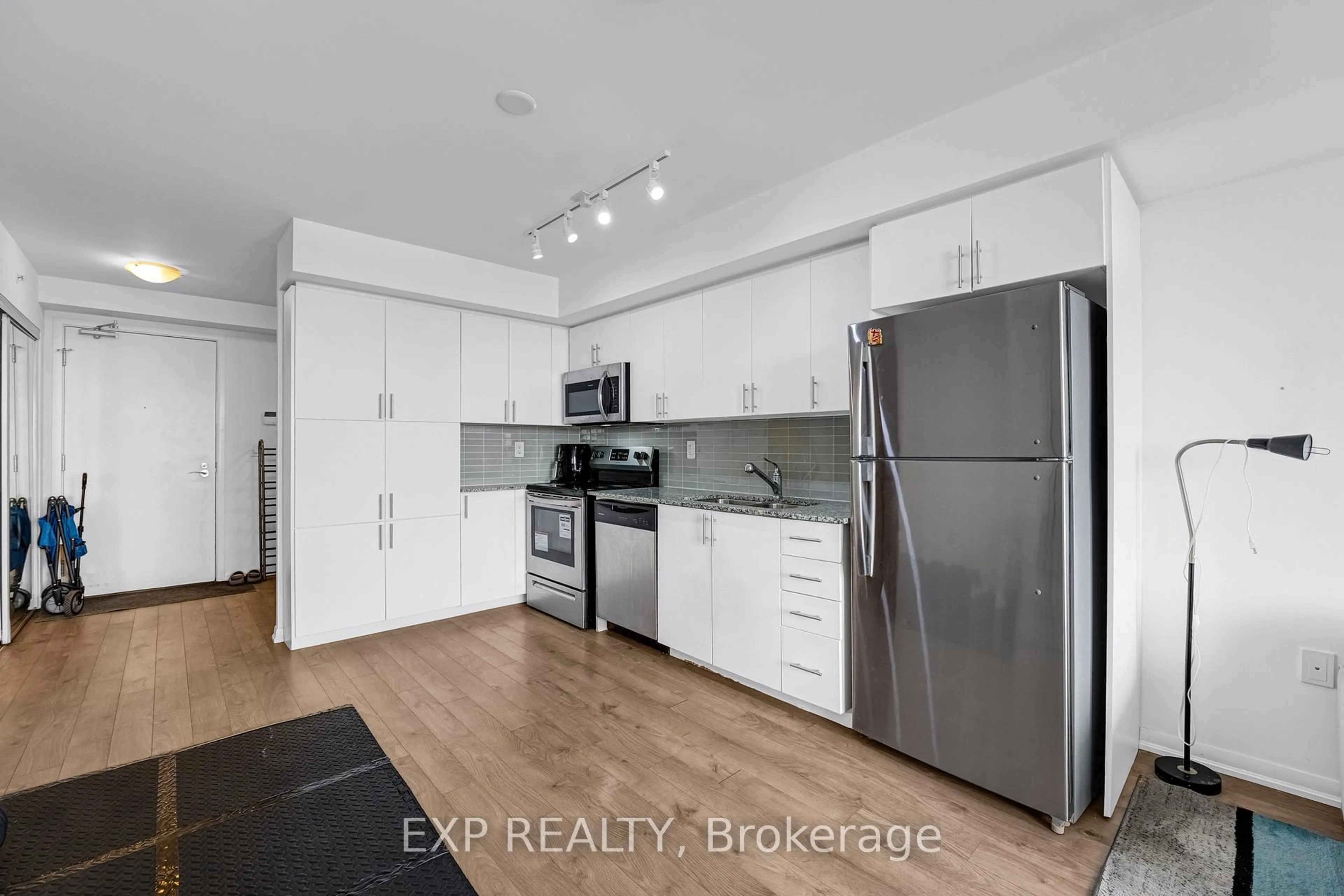Standard kitchen, unknown for 3091 Dufferin St #703, Toronto Ontario M6A 0C4