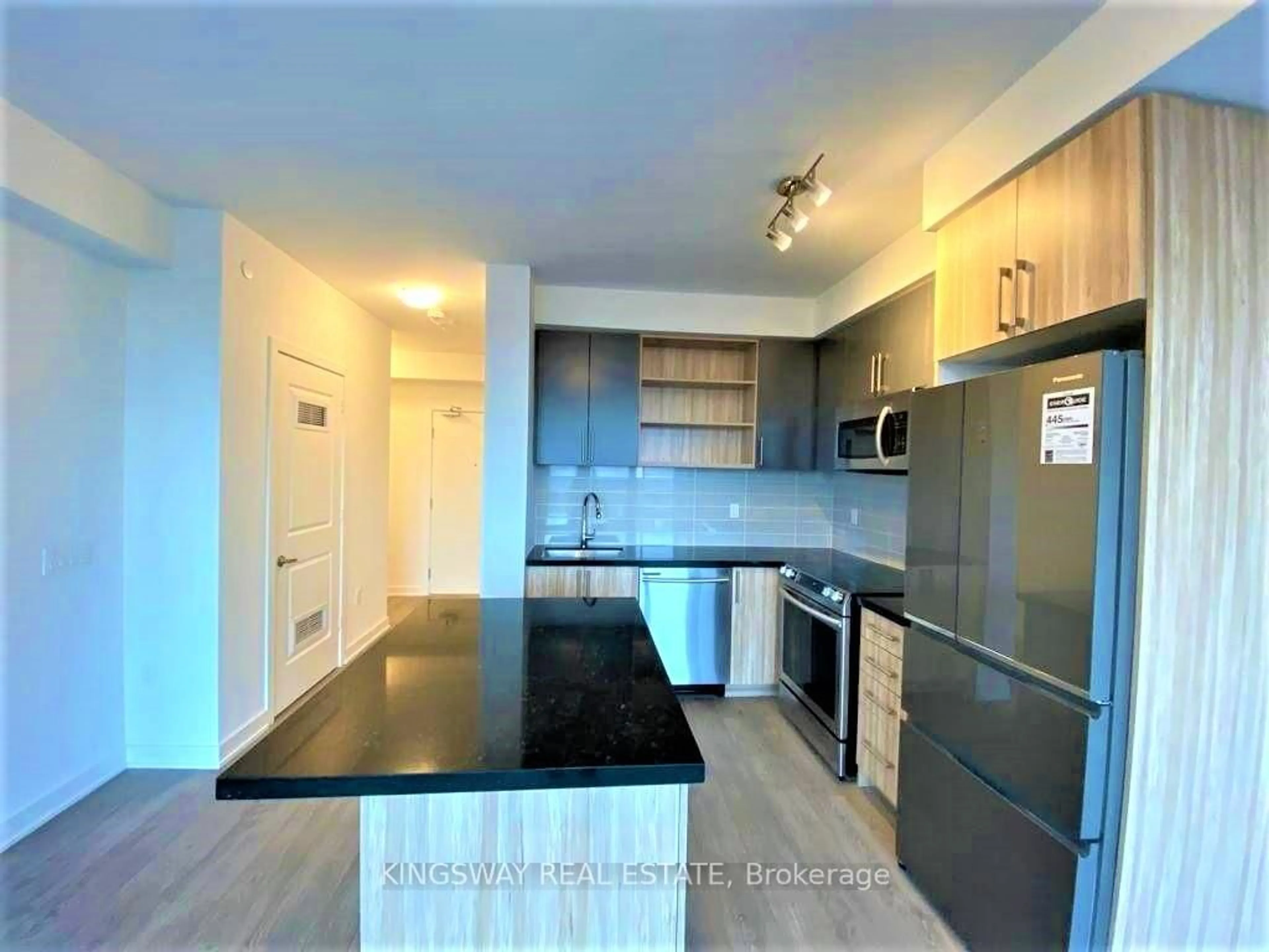 Standard kitchen, wood/laminate floor for 4699 Glen Erin Dr #1403, Mississauga Ontario L5M 2E5