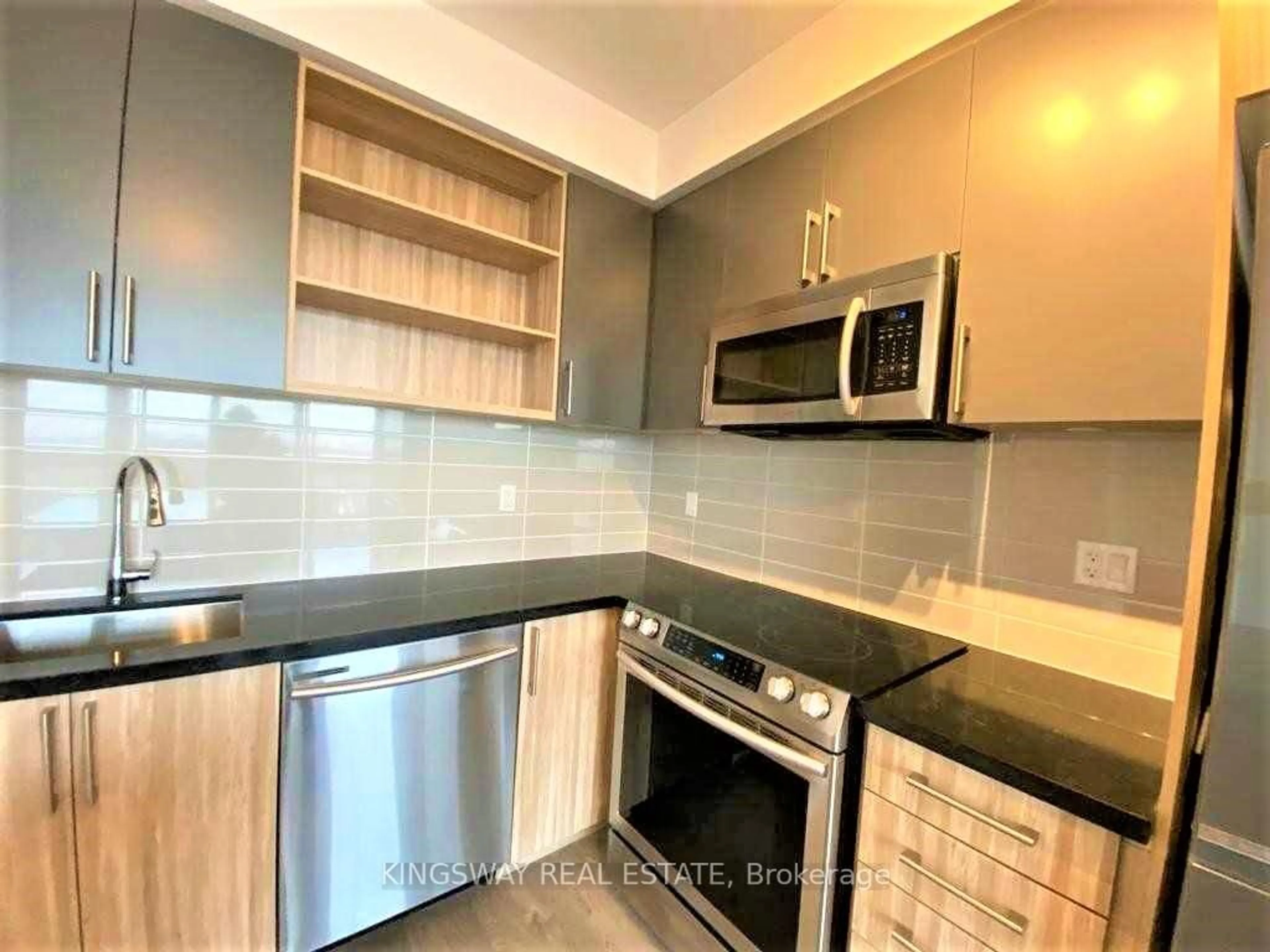 Standard kitchen, unknown for 4699 Glen Erin Dr #1403, Mississauga Ontario L5M 2E5