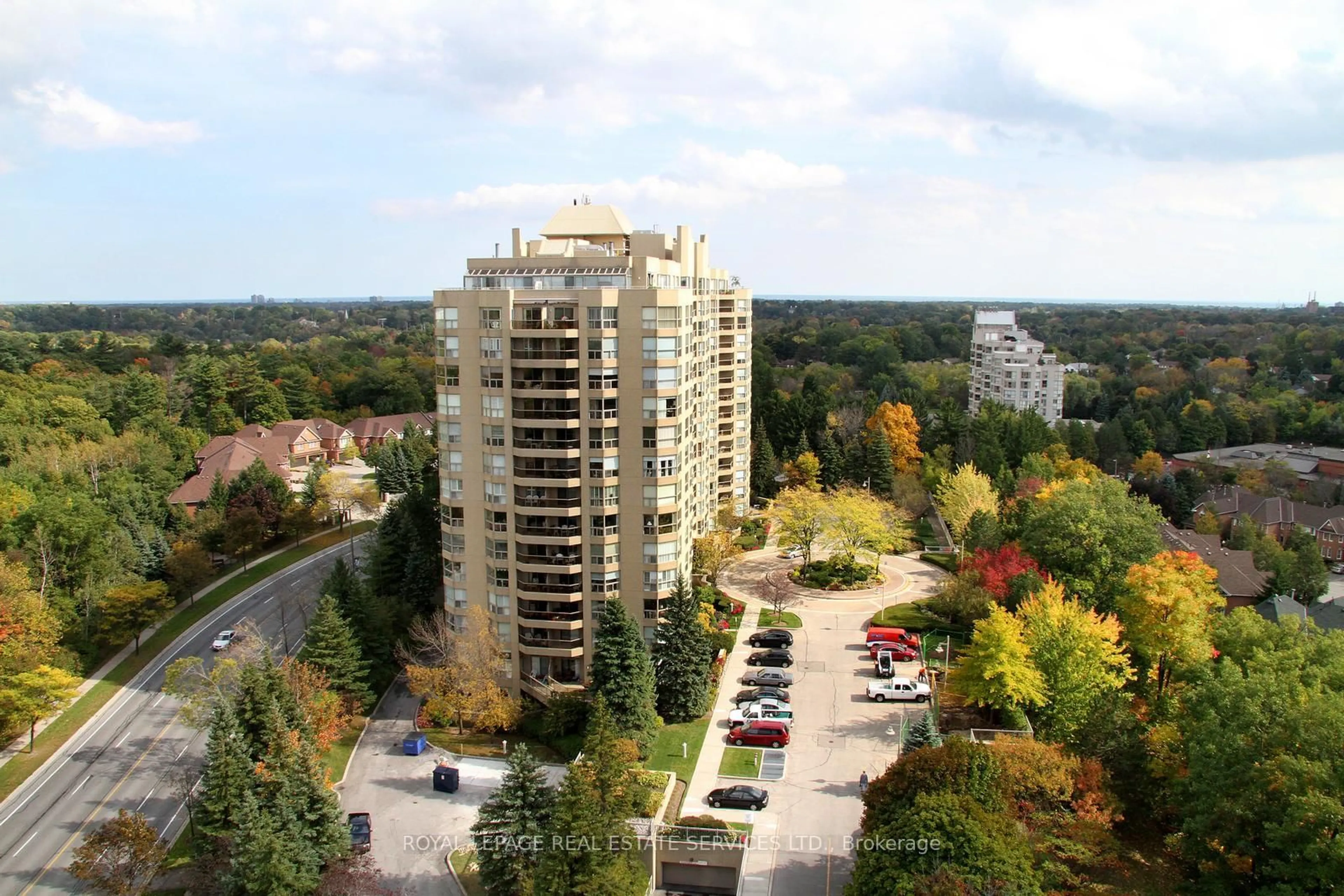 A pic from outside/outdoor area/front of a property/back of a property/a pic from drone, city buildings view from balcony for 1800 The Collegeway #804, Mississauga Ontario L5L 5S4