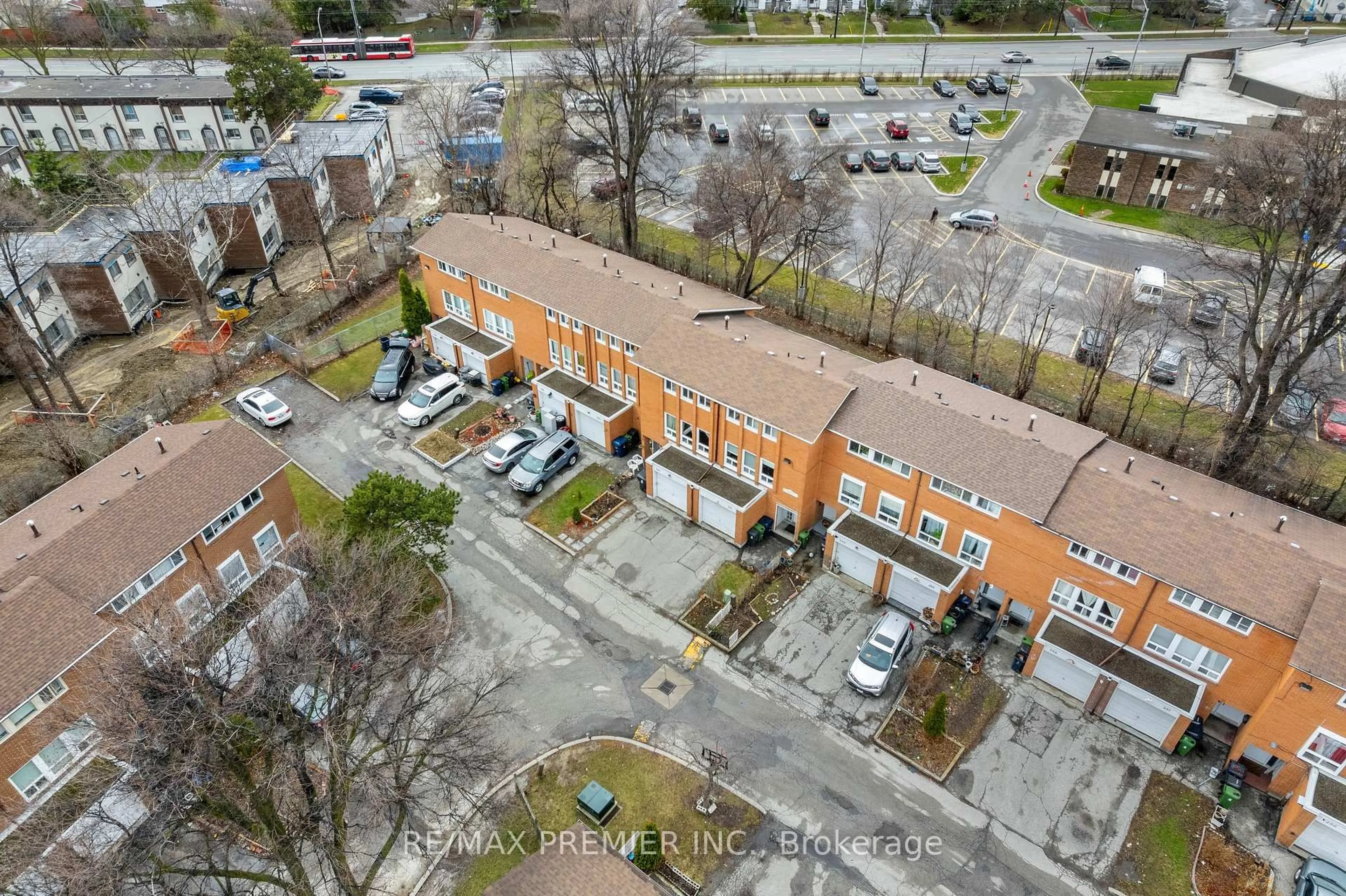 A pic from outside/outdoor area/front of a property/back of a property/a pic from drone, city buildings view from balcony for 1605 Albion Rd #292, Toronto Ontario M9V 1B6