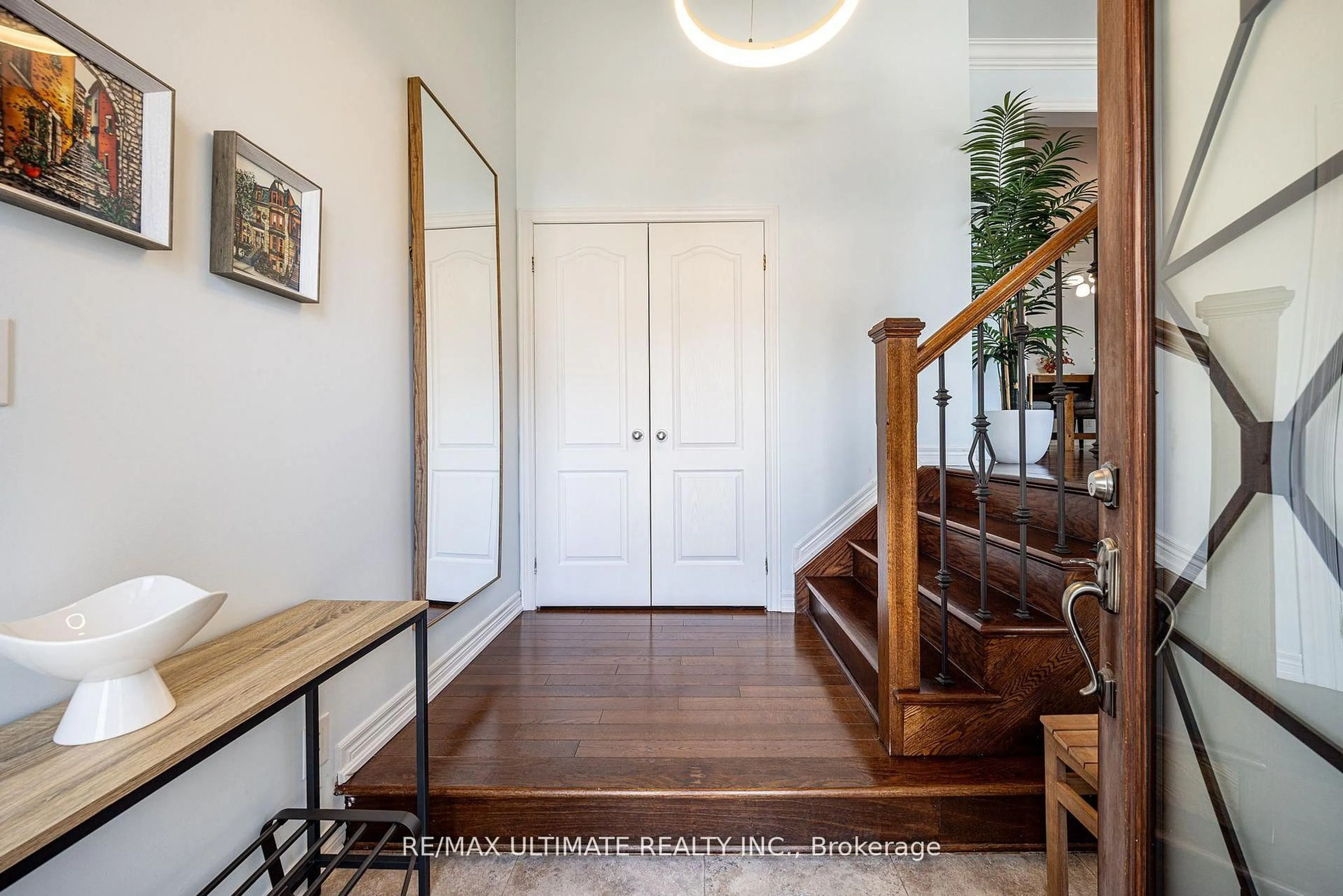 Indoor entryway for 1160 Islington Ave, Toronto Ontario M8Z 4S7