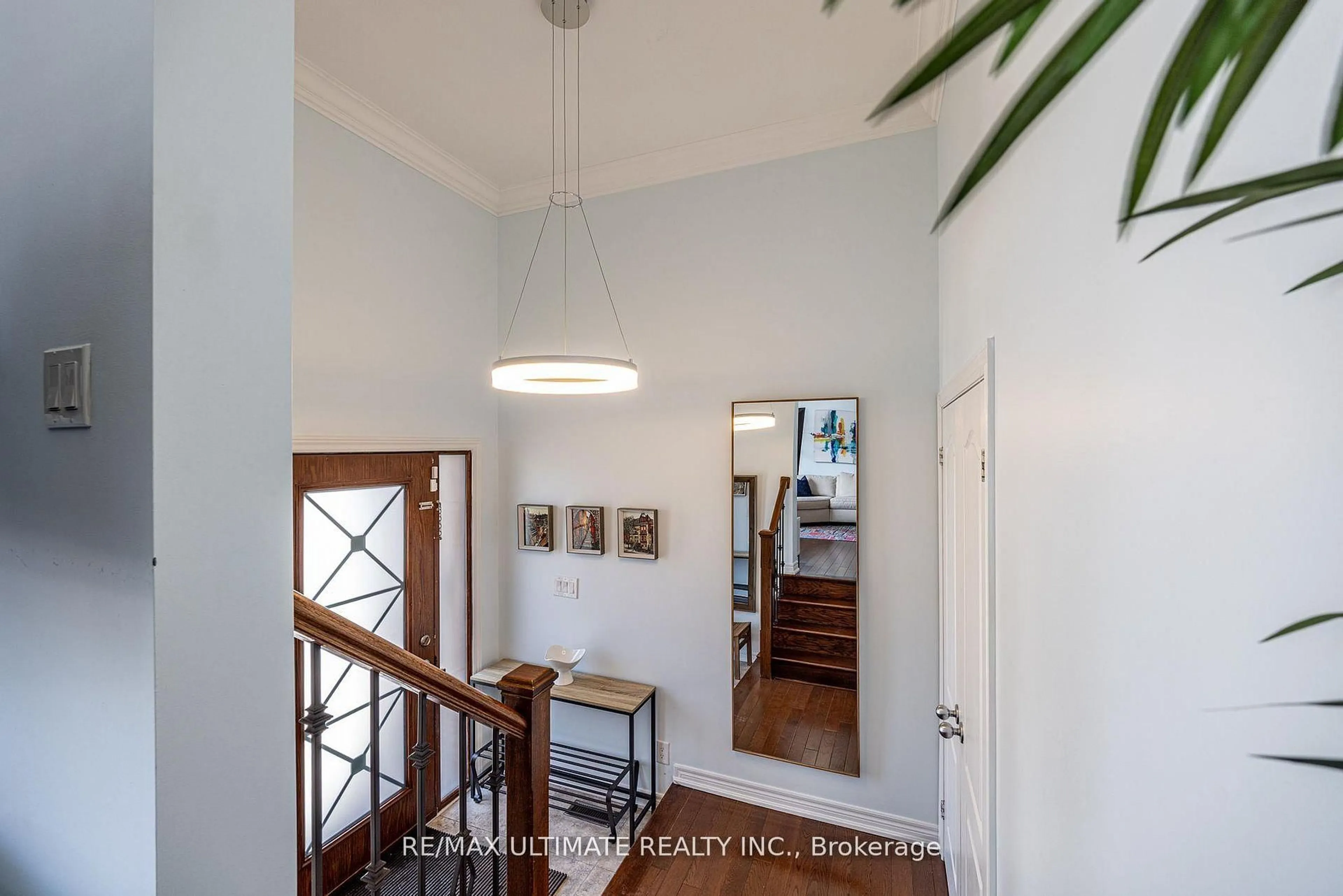 Indoor entryway for 1160 Islington Ave, Toronto Ontario M8Z 4S7