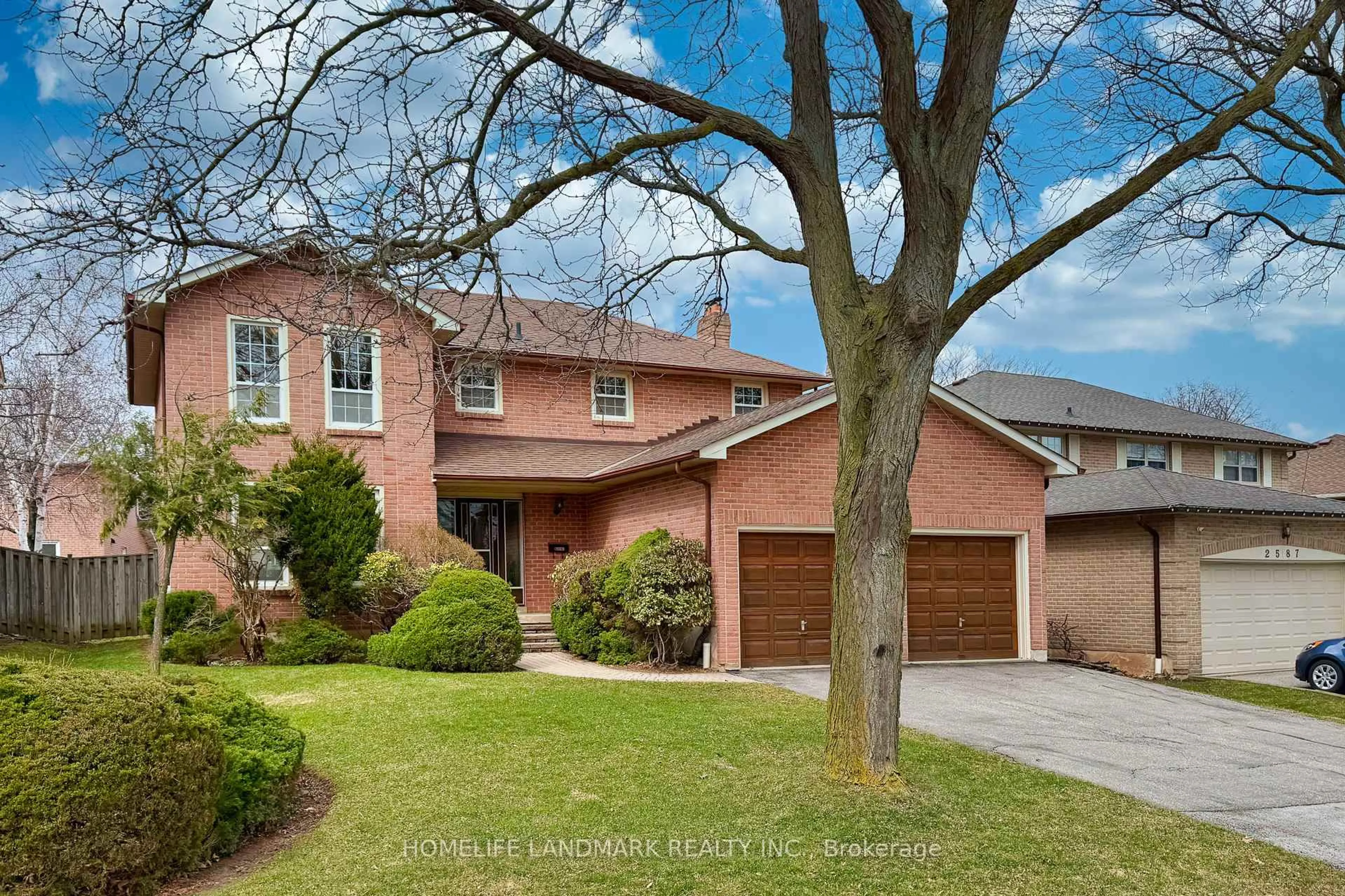 Home with brick exterior material, street for 2593 Gazebo Crt, Mississauga Ontario L5L 3M8