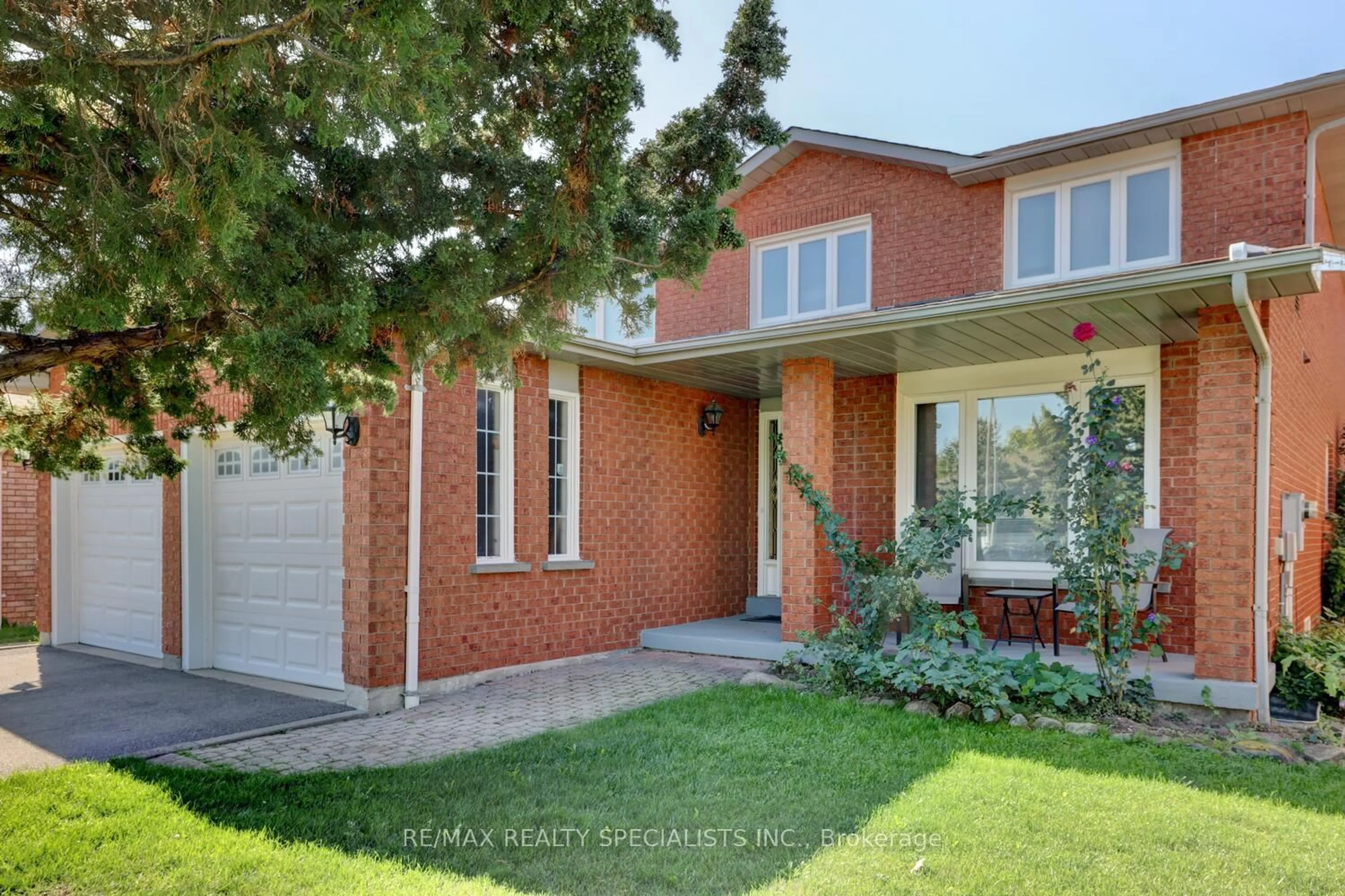Home with brick exterior material, street for 4556 Wainscot Dr, Mississauga Ontario L5V 1C7