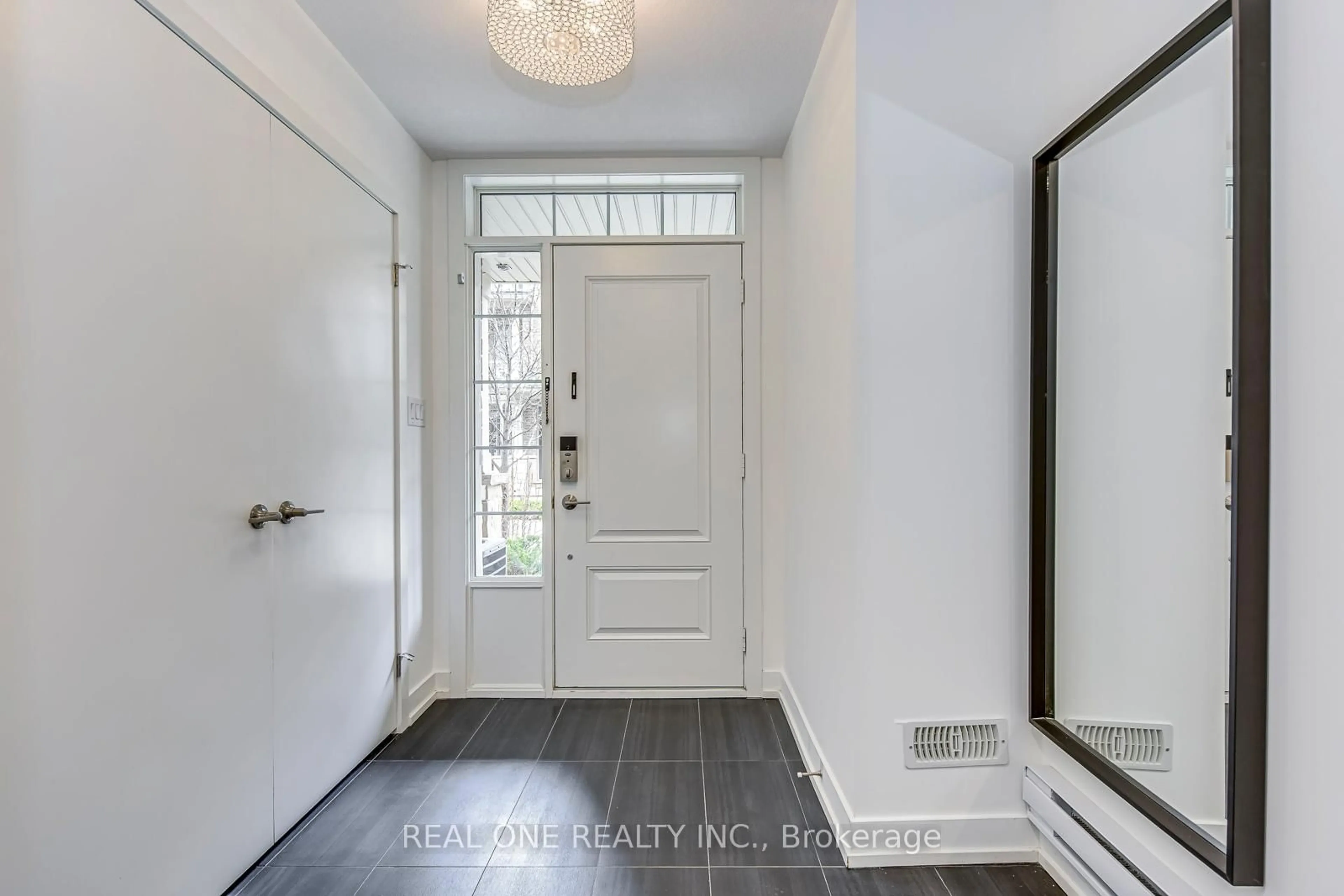 Indoor entryway for 3108 Cornell Common, Oakville Ontario L6H 0R1