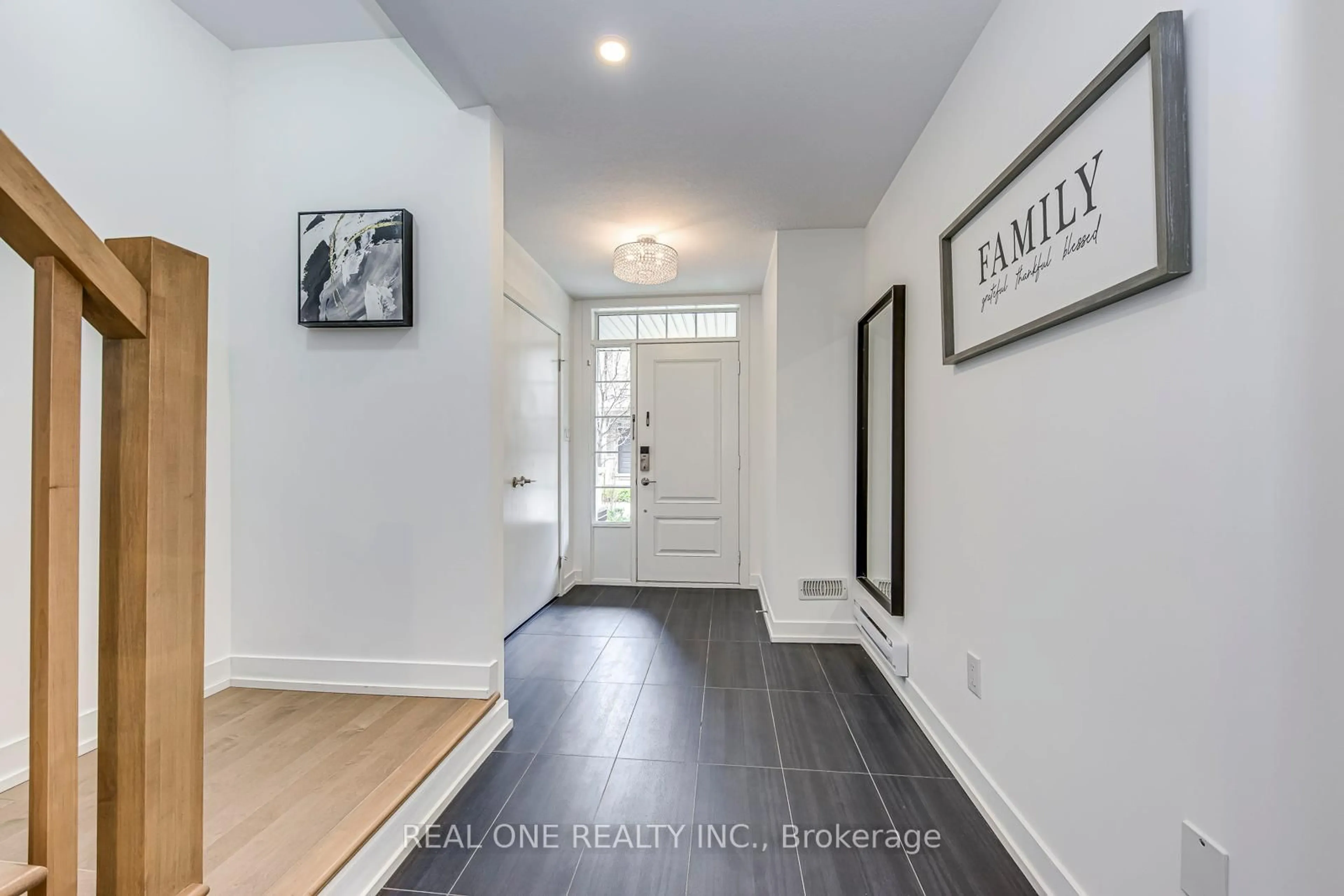 Indoor entryway for 3108 Cornell Common, Oakville Ontario L6H 0R1
