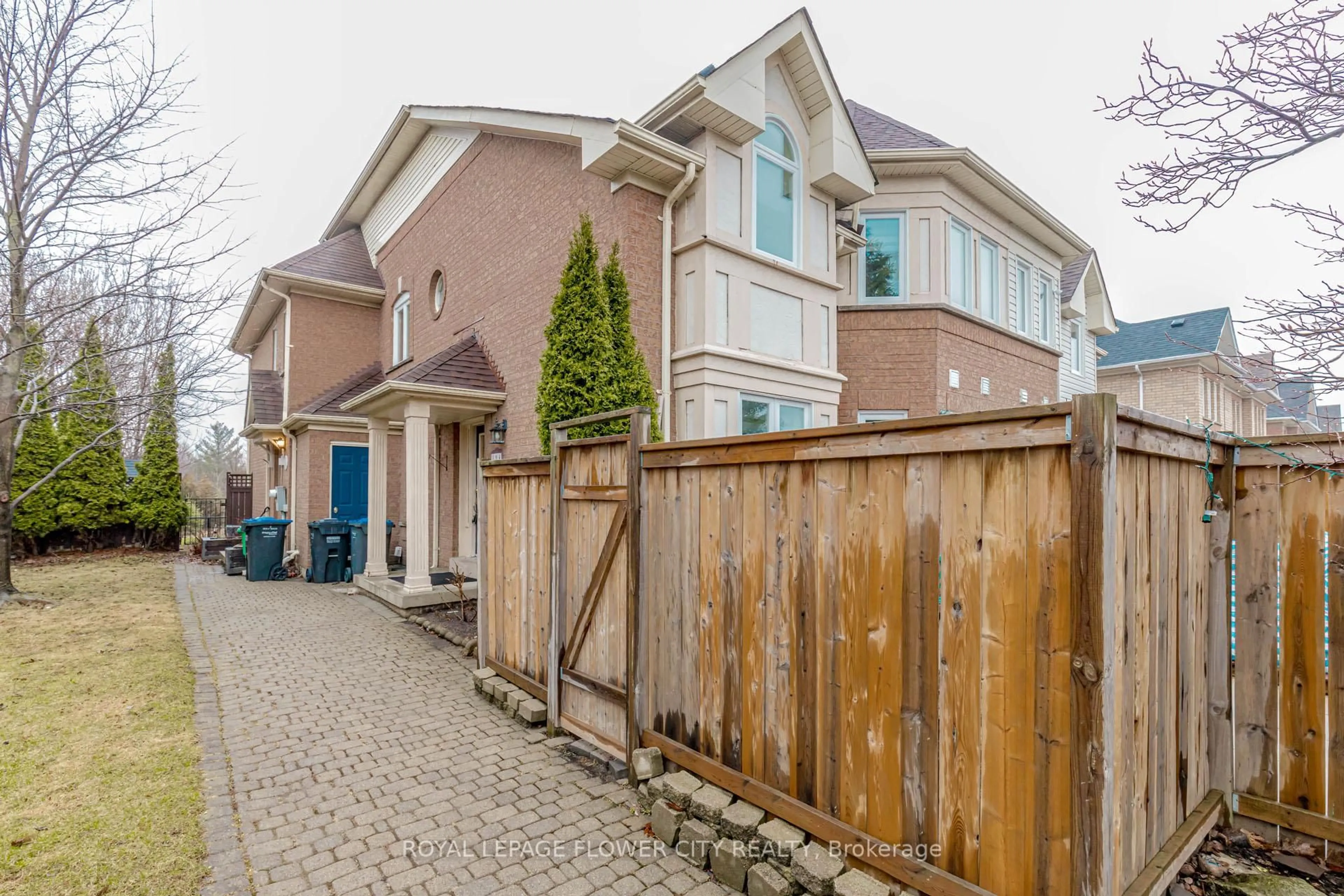 Patio, street for 194 Pressed Brick Dr, Brampton Ontario L6V 4K7