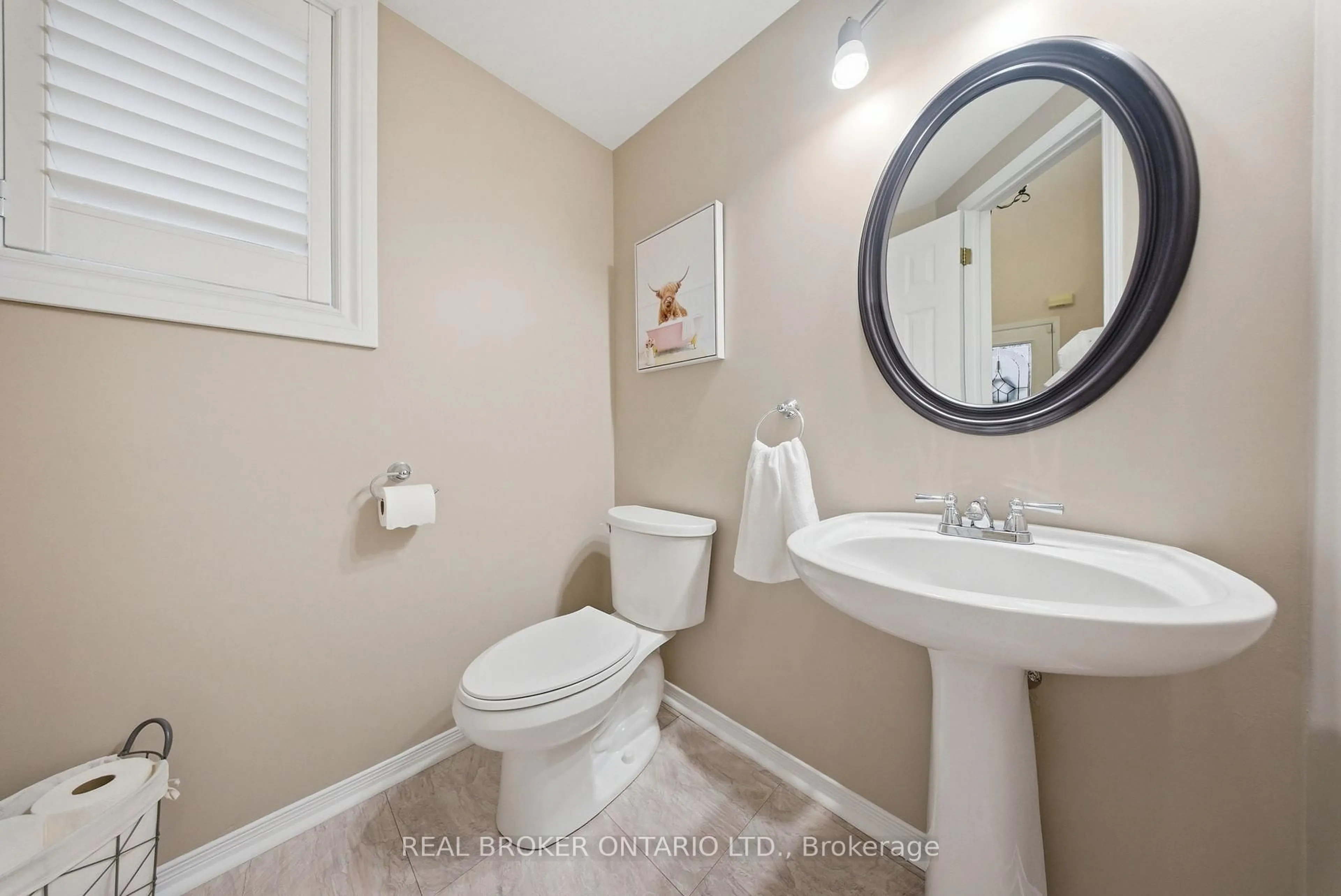 Standard bathroom, ceramic/tile floor for 29 Alder St, Orangeville Ontario L9W 5A5