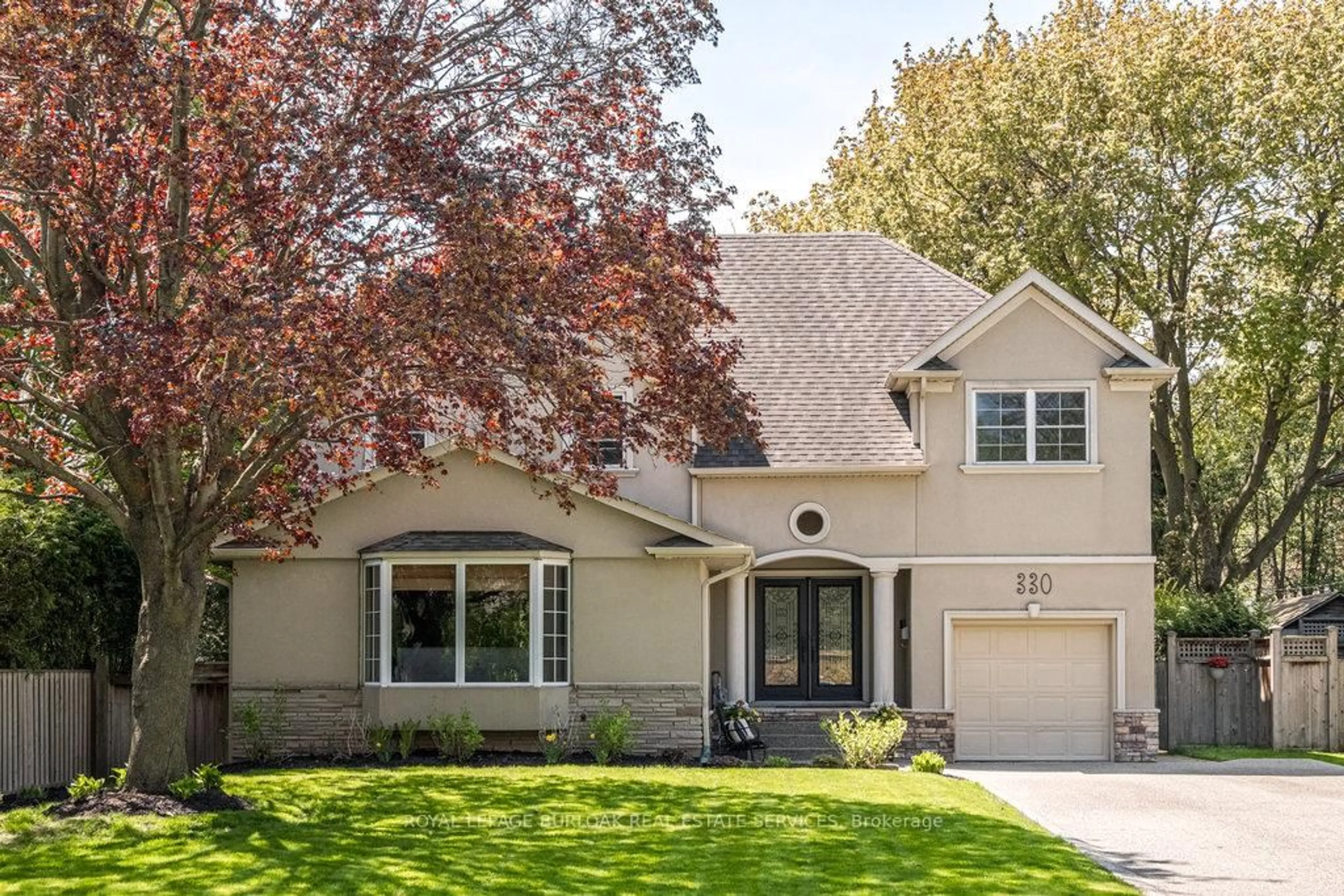 Home with vinyl exterior material, street for 330 Strathcona Dr, Burlington Ontario L7L 2E3