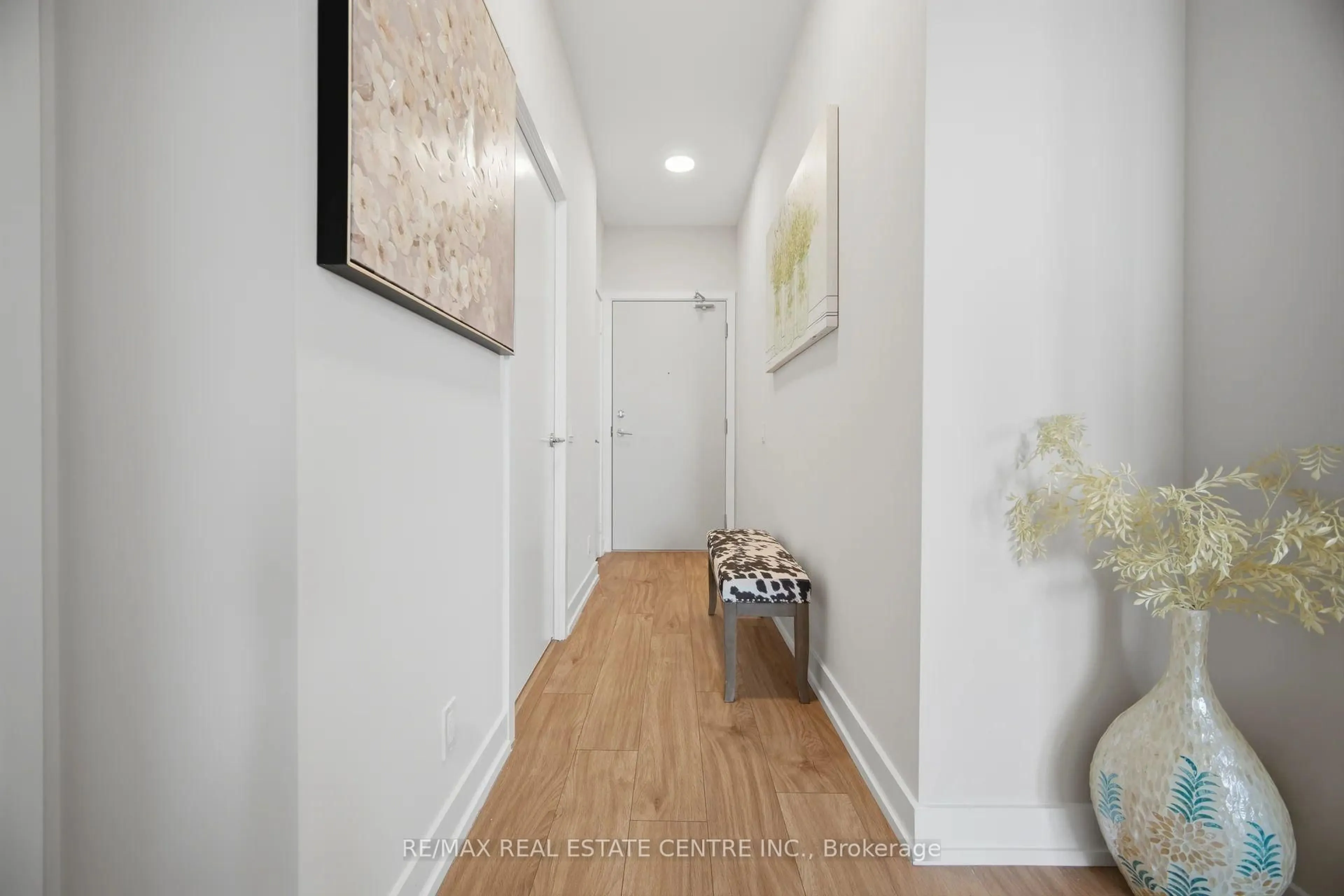 Indoor entryway for 215 Veterans Dr #901, Brampton Ontario L7A 5L6