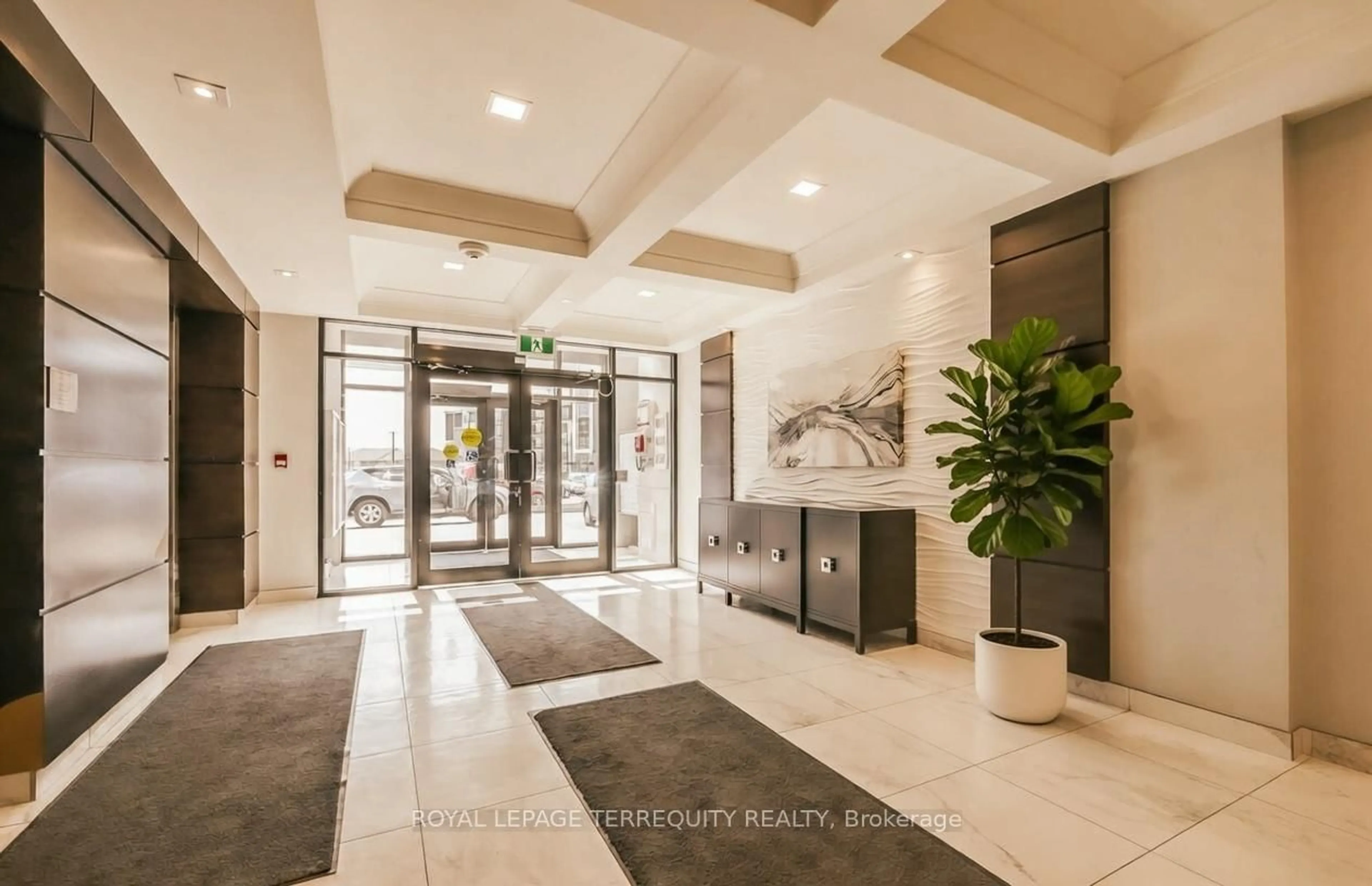 Indoor foyer for 630 Sauve St #321, Milton Ontario L9T 9A6