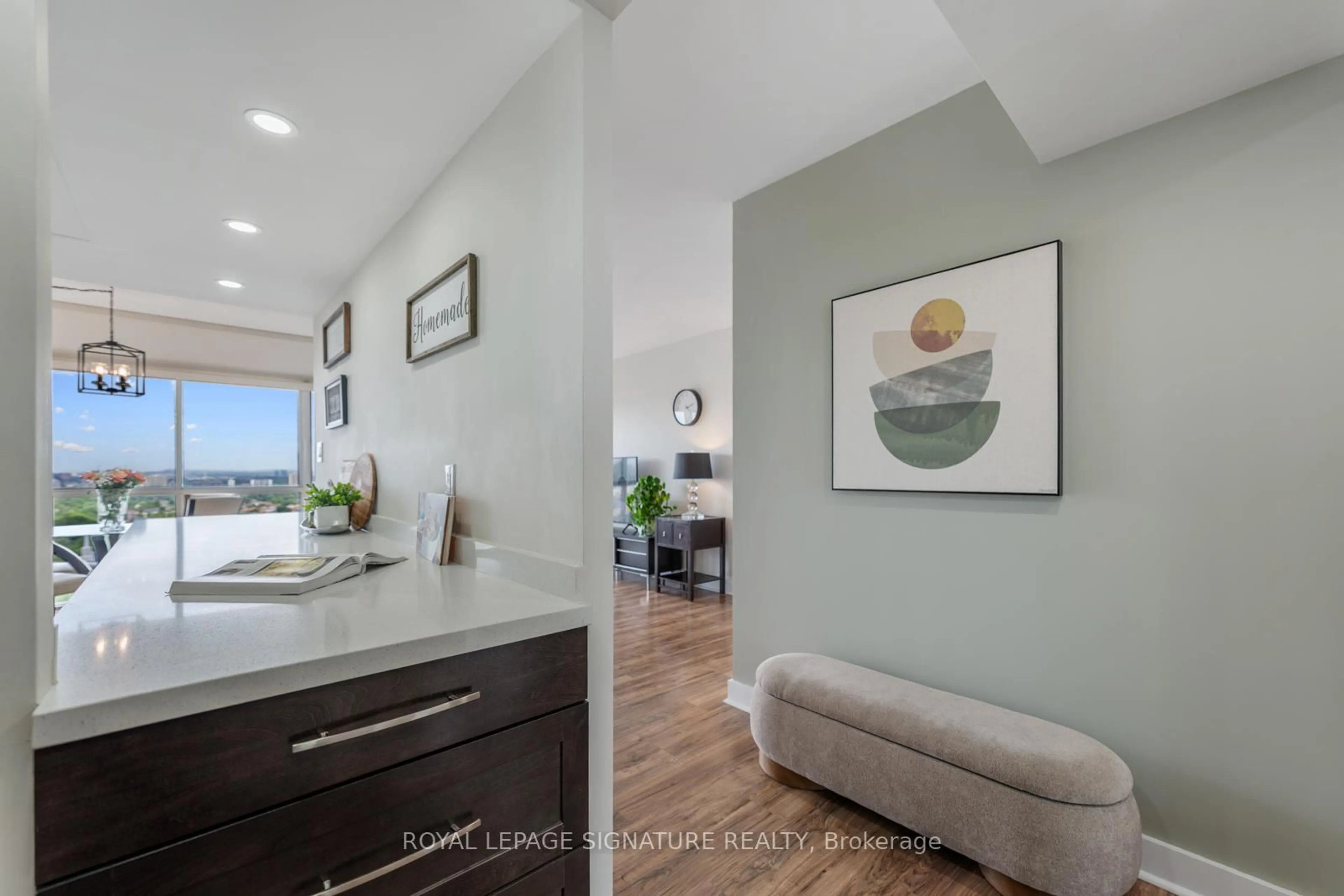 Unknown for 880 Dundas St #LPH4, Mississauga Ontario L5C 4H3