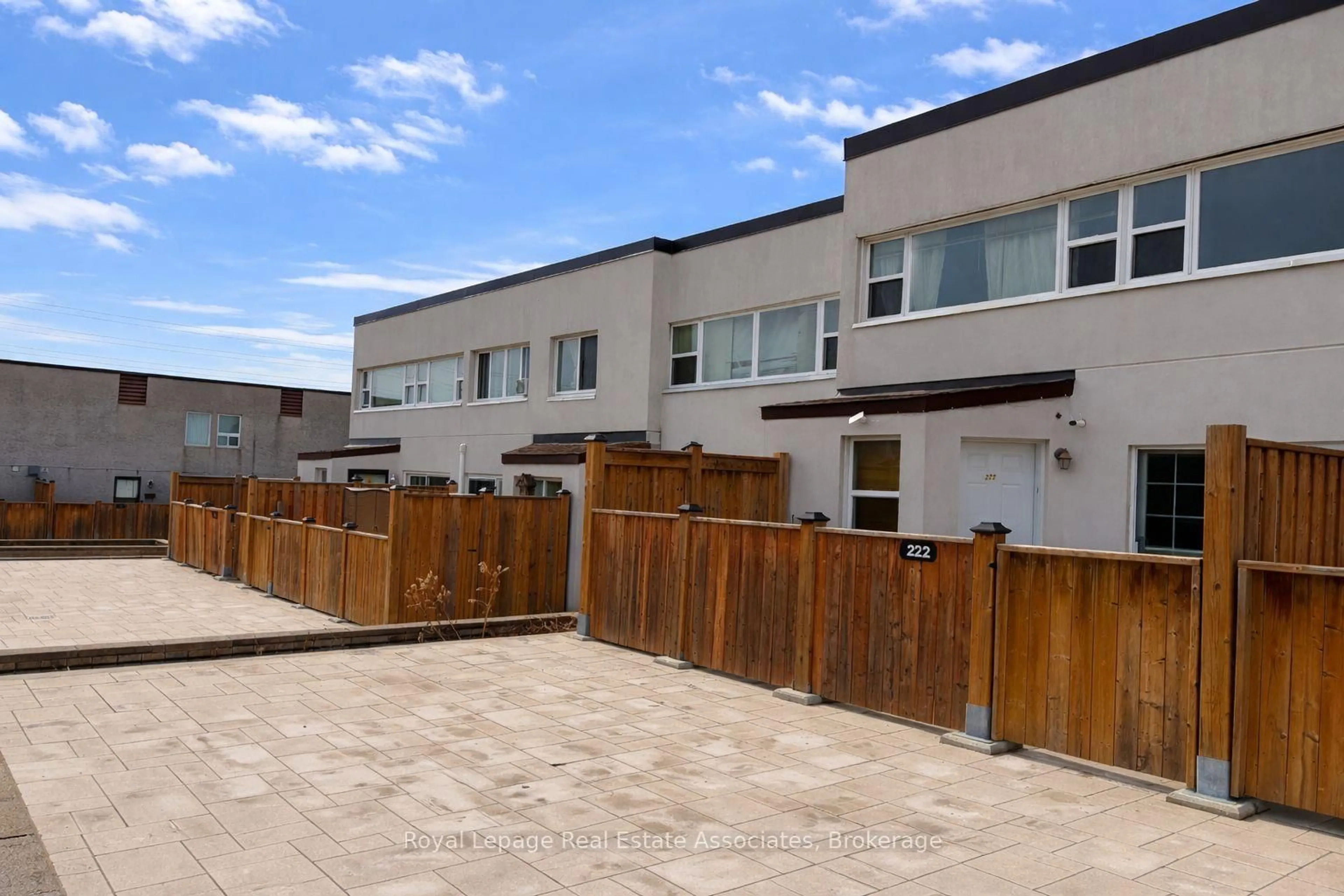 A pic from outside/outdoor area/front of a property/back of a property/a pic from drone, street for 1055 Dundas St #222, Mississauga Ontario L4Y 3X6