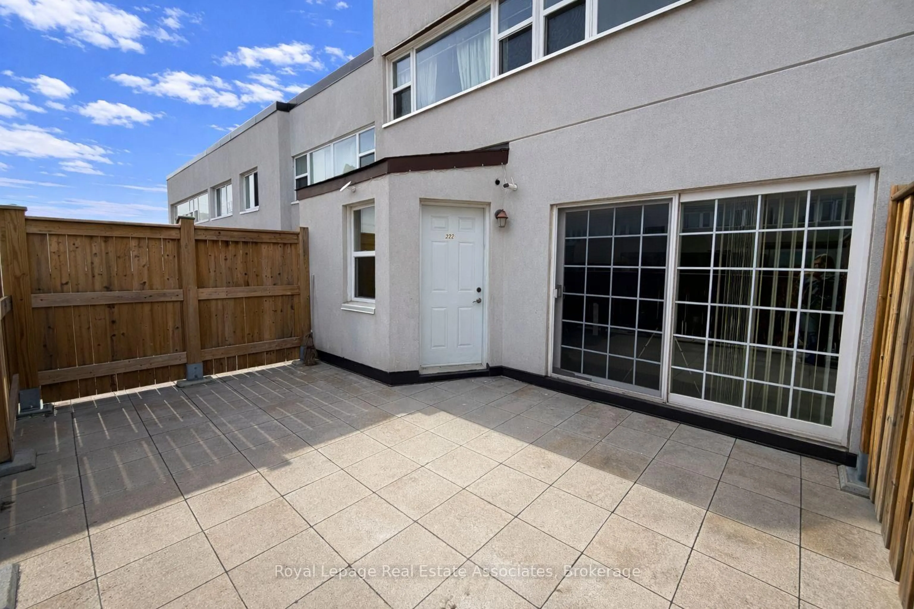 A pic from outside/outdoor area/front of a property/back of a property/a pic from drone, street for 1055 Dundas St #222, Mississauga Ontario L4Y 3X6