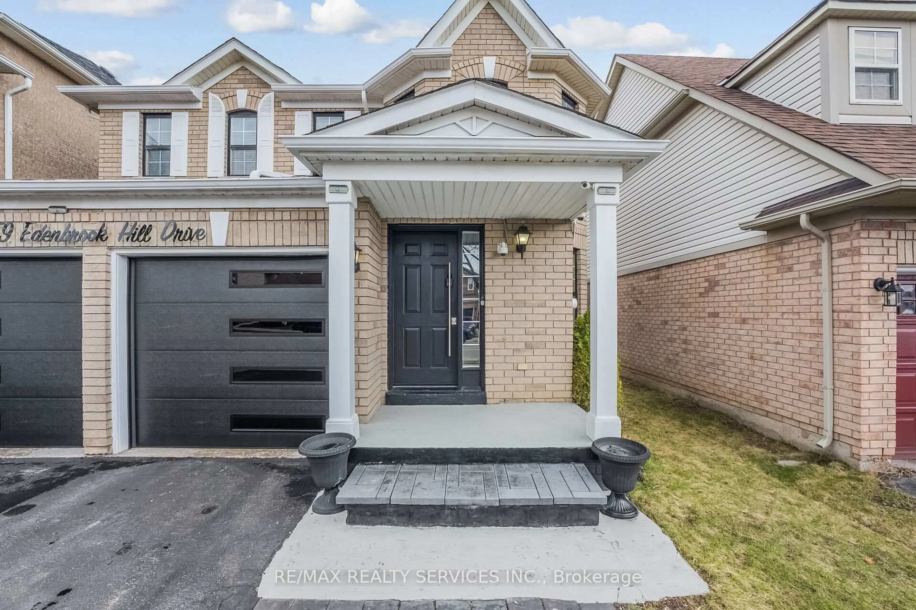 Home with brick exterior material, street for 359 Edenbrook Hill Dr, Brampton Ontario L7A 2N4