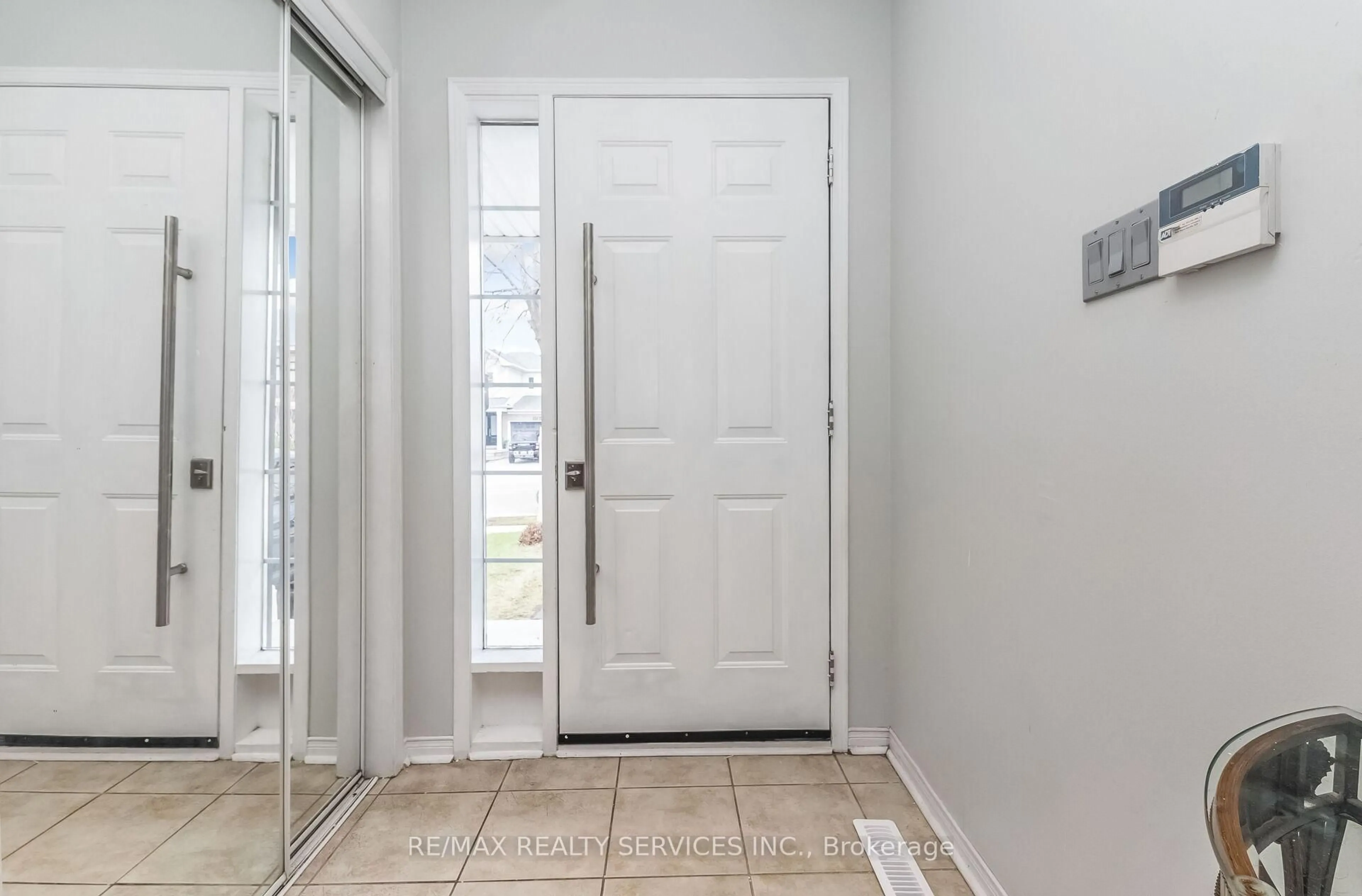 Indoor entryway for 359 Edenbrook Hill Dr, Brampton Ontario L7A 2N4
