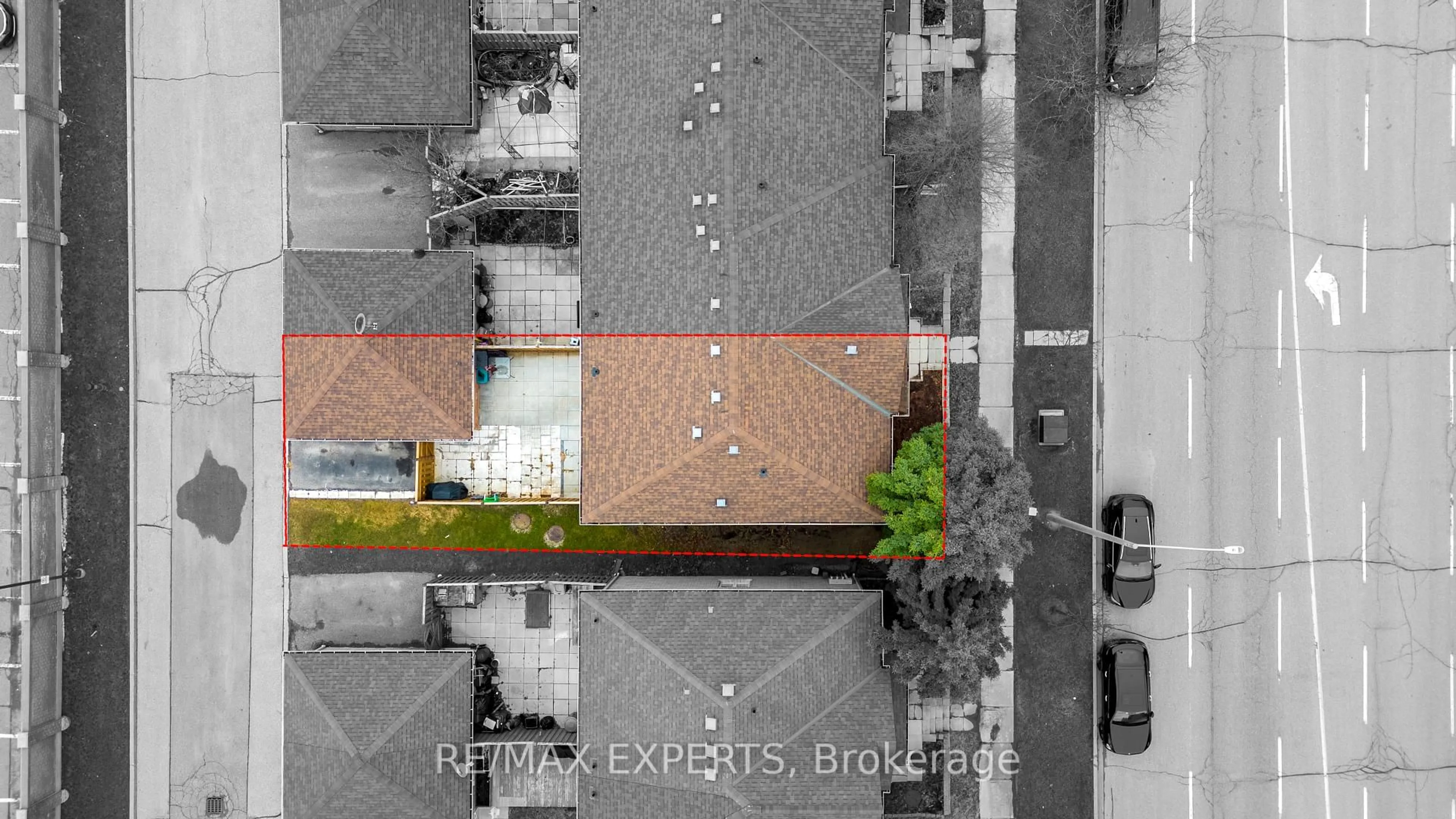 A pic from outside/outdoor area/front of a property/back of a property/a pic from drone, city buildings view from balcony for 35 Malta Ave #87, Brampton Ontario L6Y 5B4