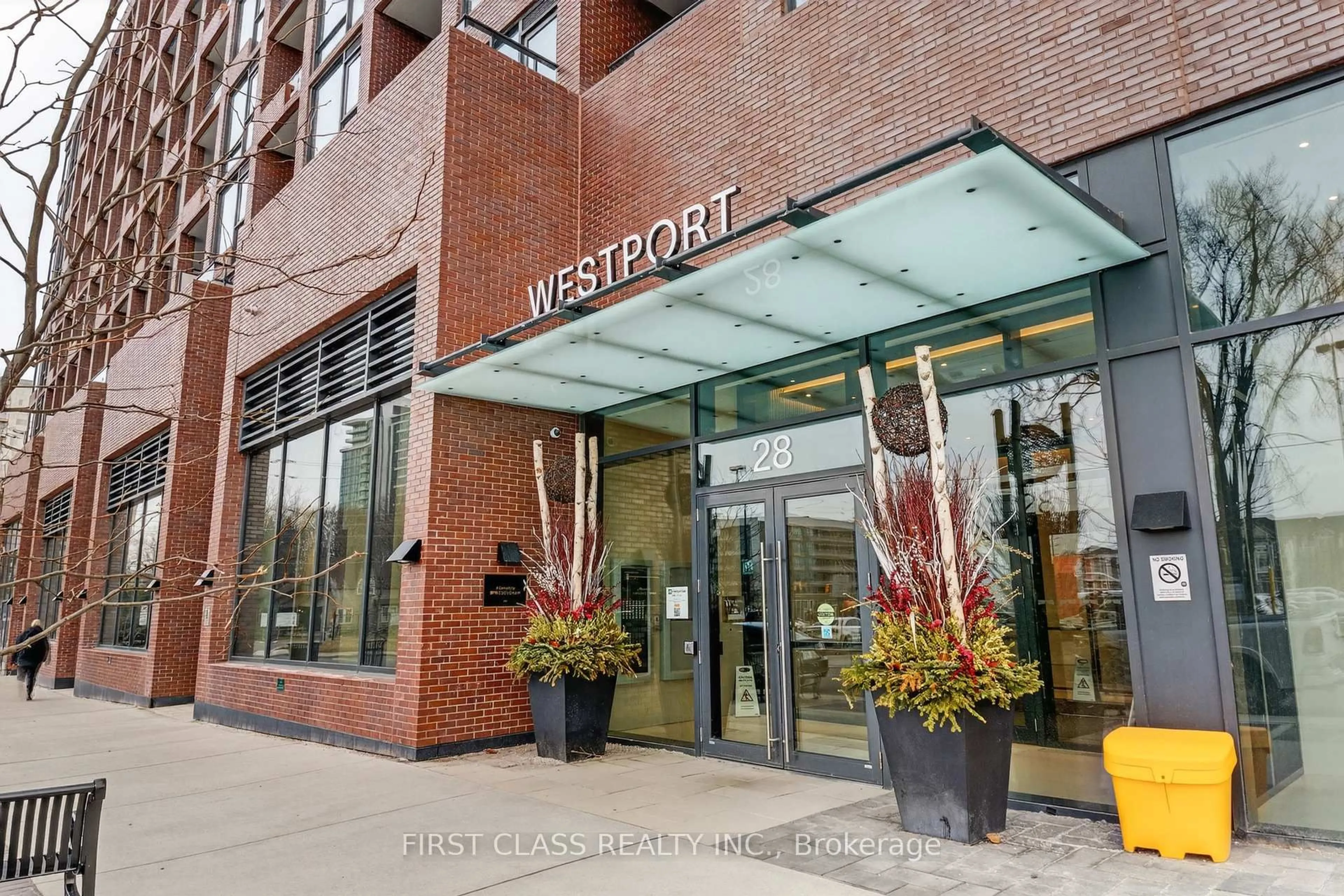 Indoor foyer for 28 ANN St #909, Mississauga Ontario L5G 0E1