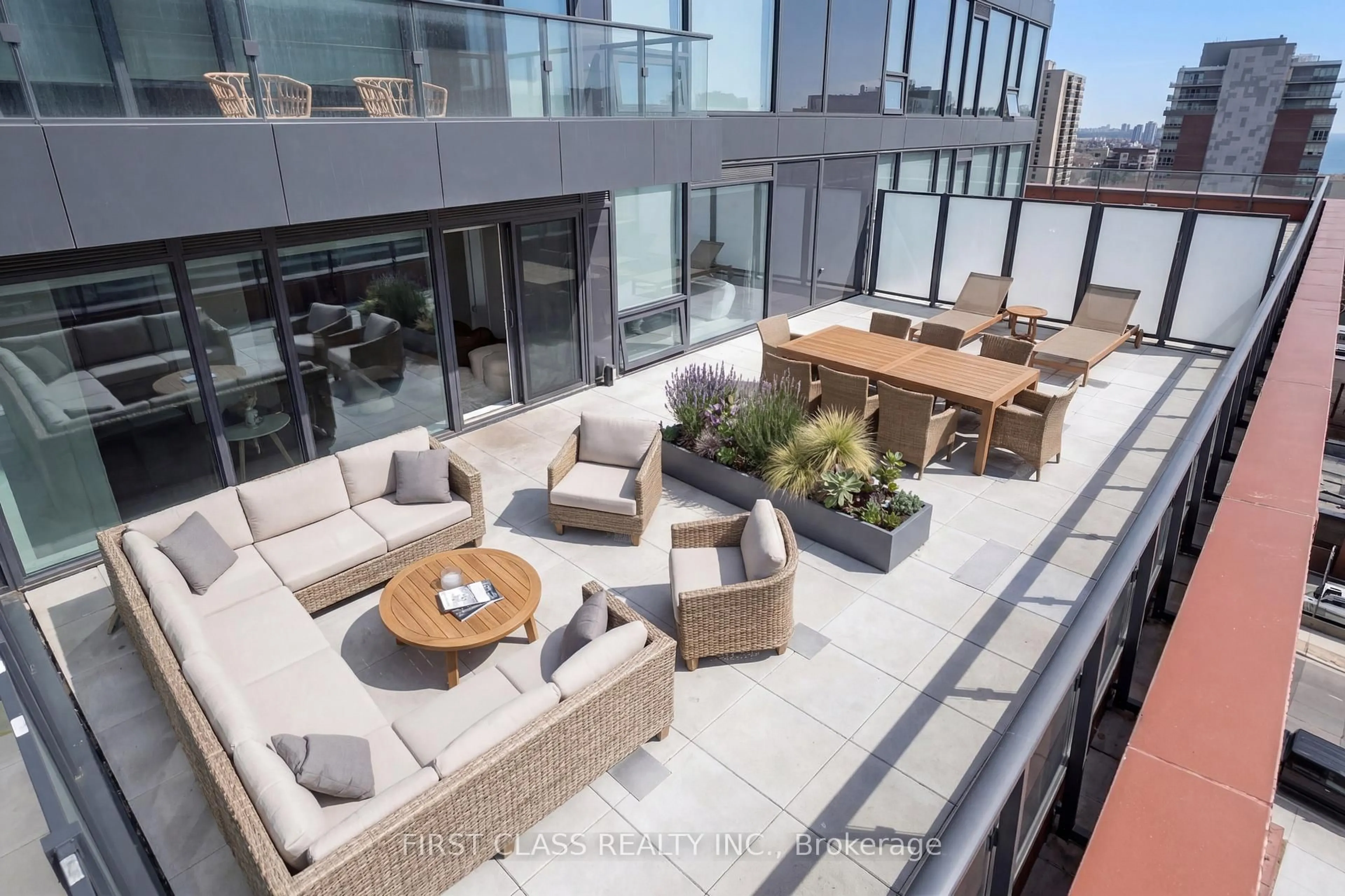 Patio, city buildings view from balcony for 28 ANN St #909, Mississauga Ontario L5G 0E1