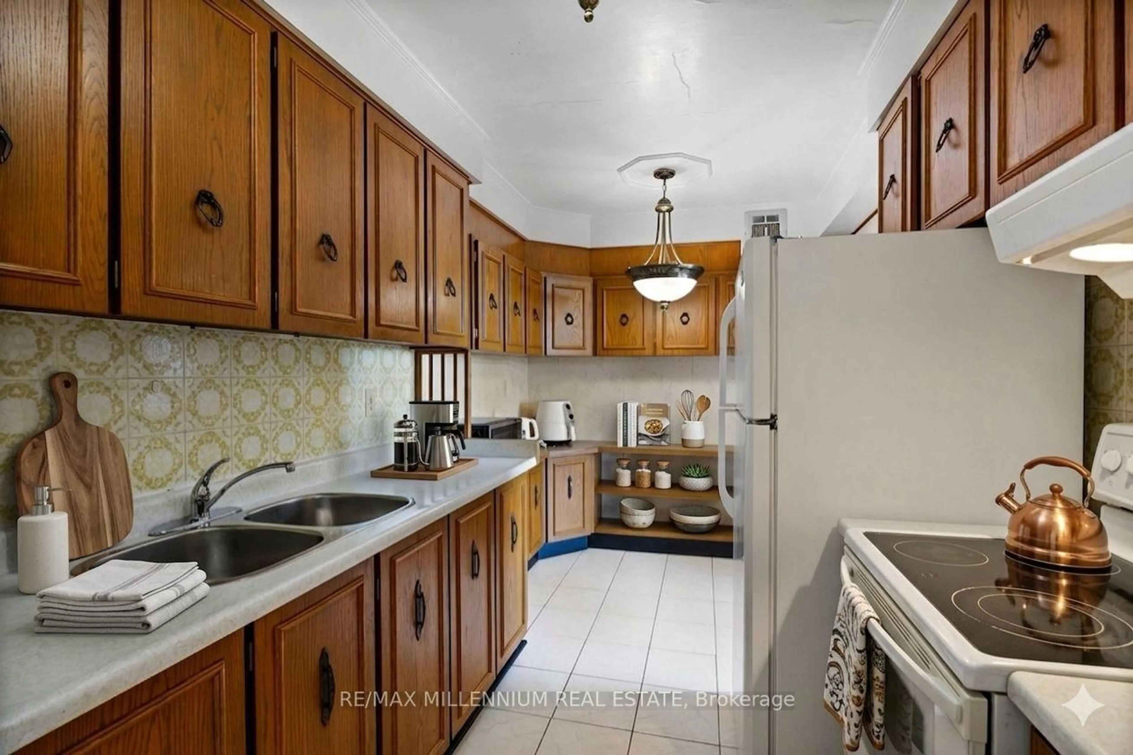 Standard kitchen, ceramic/tile floor for 345 Driftwood Ave #606, Toronto Ontario M3N 2P4