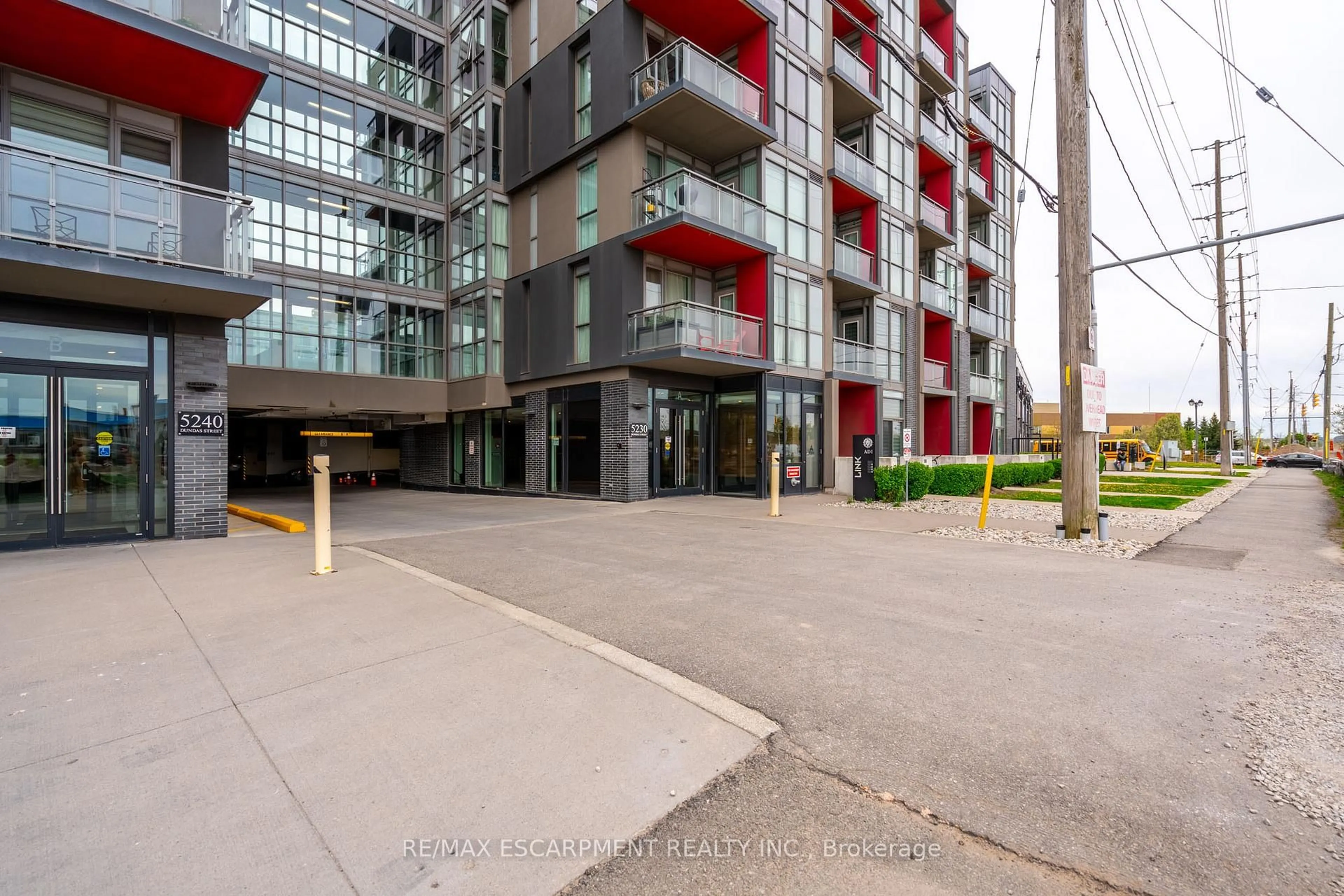 Unknown for 5240 Dundas St #B418, Burlington Ontario L7L 0J6