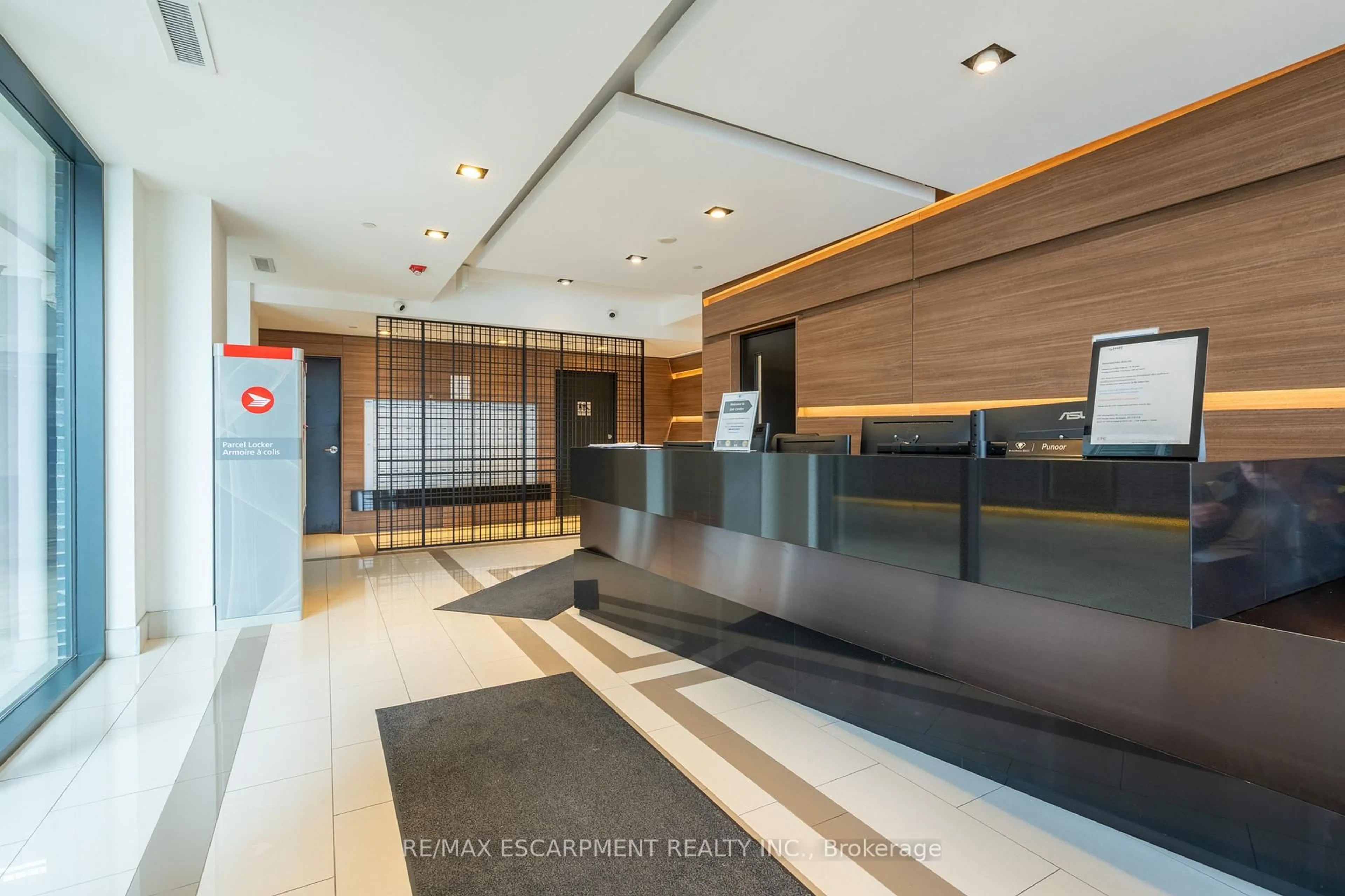 Lobby for 5240 Dundas St #B418, Burlington Ontario L7L 0J6