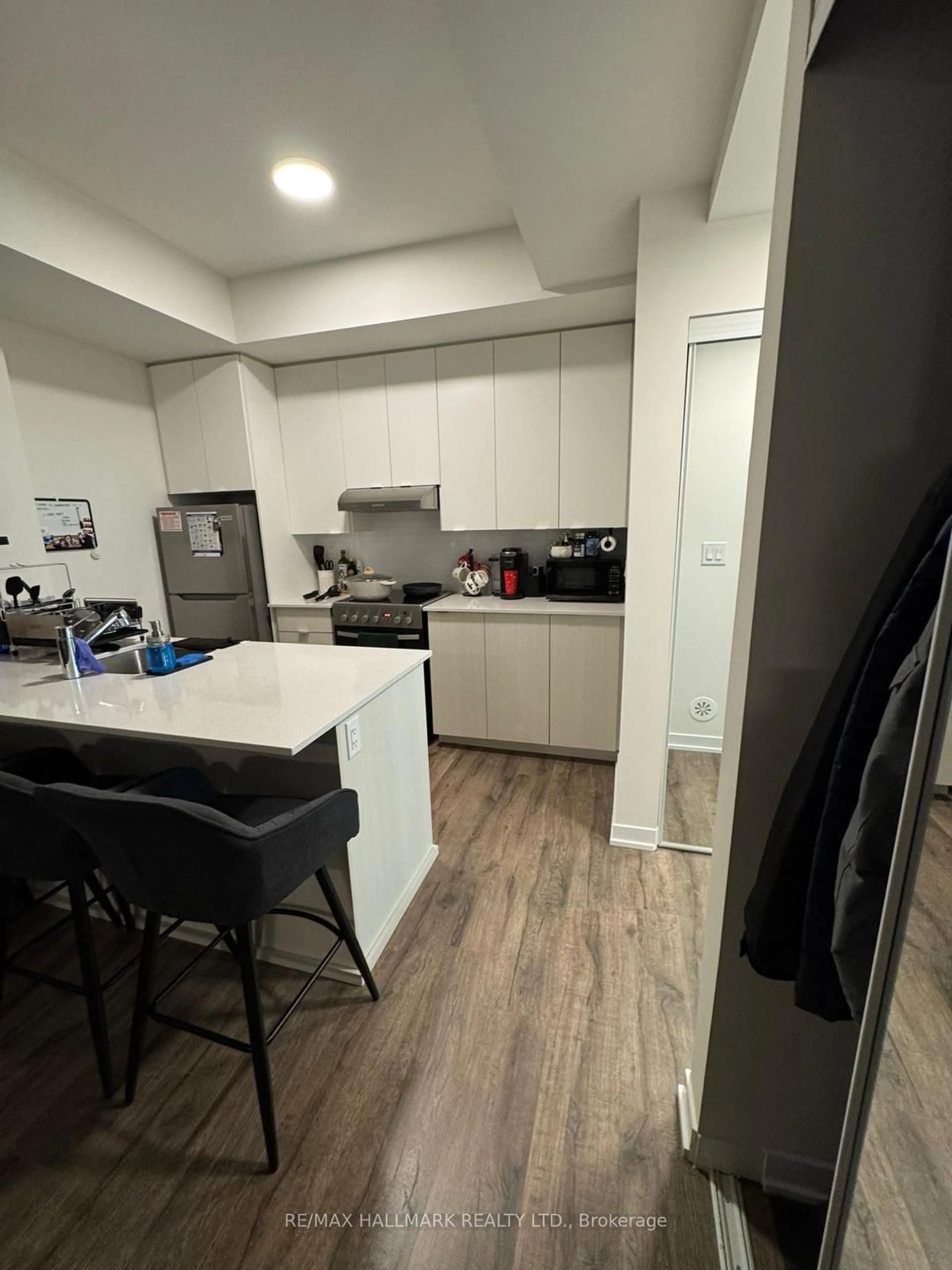 Unknown for 140 Canon Jackson Dr #111, Toronto Ontario M6M 0B9