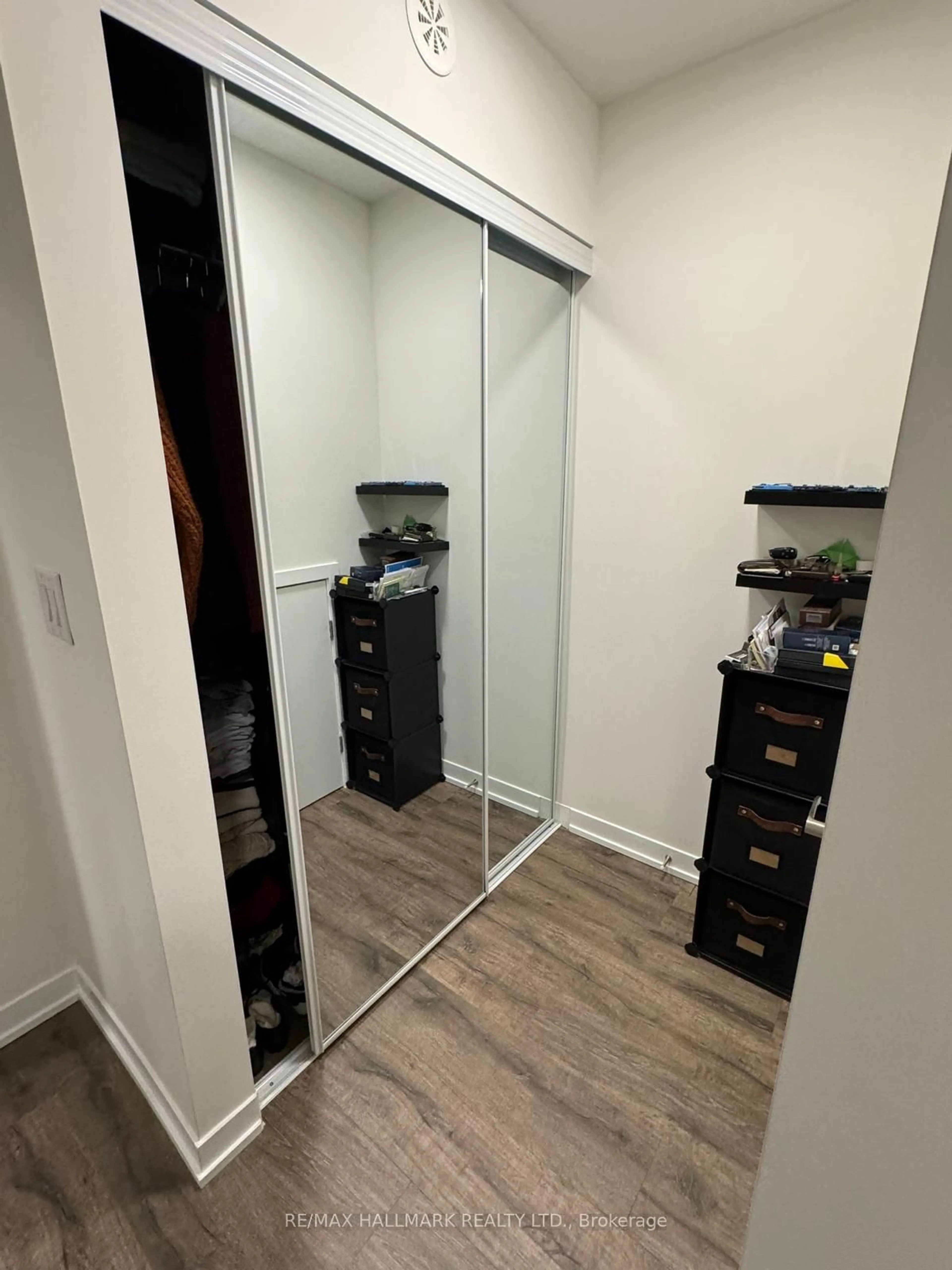 A pic of a room for 140 Canon Jackson Dr #111, Toronto Ontario M6M 0B9