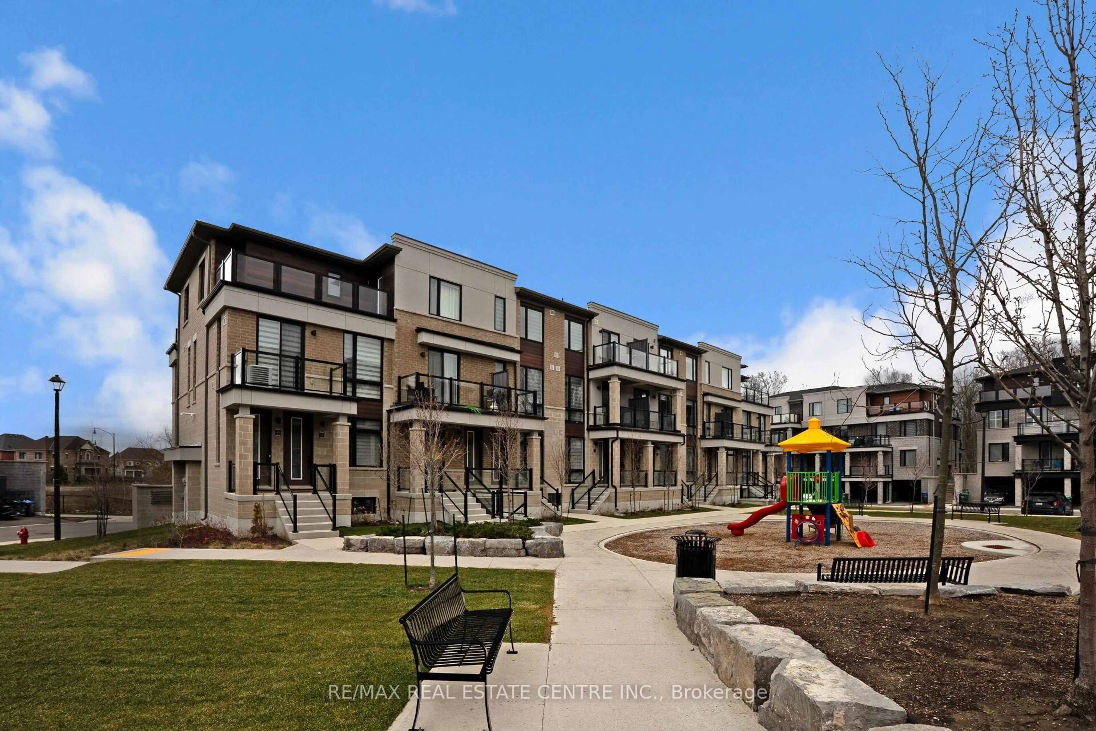 Patio, street for 45 Knotsberry Circ #43, Brampton Ontario L6Y 6G1
