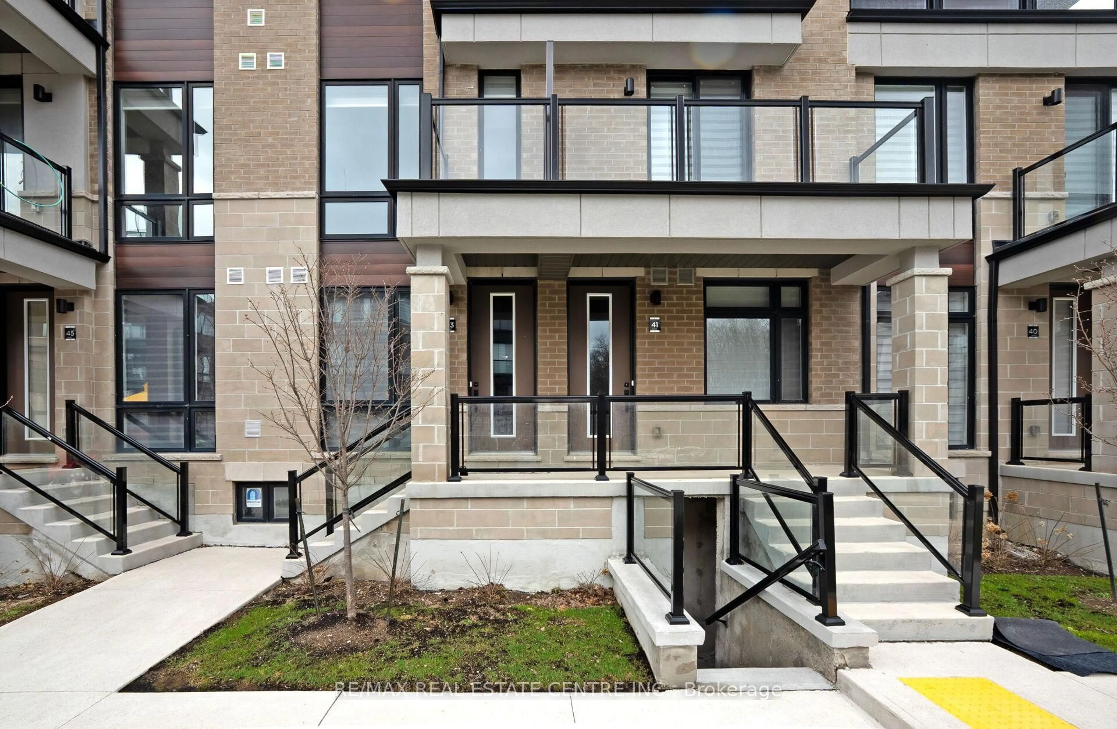 Unknown for 45 Knotsberry Circ #43, Brampton Ontario L6Y 6G1