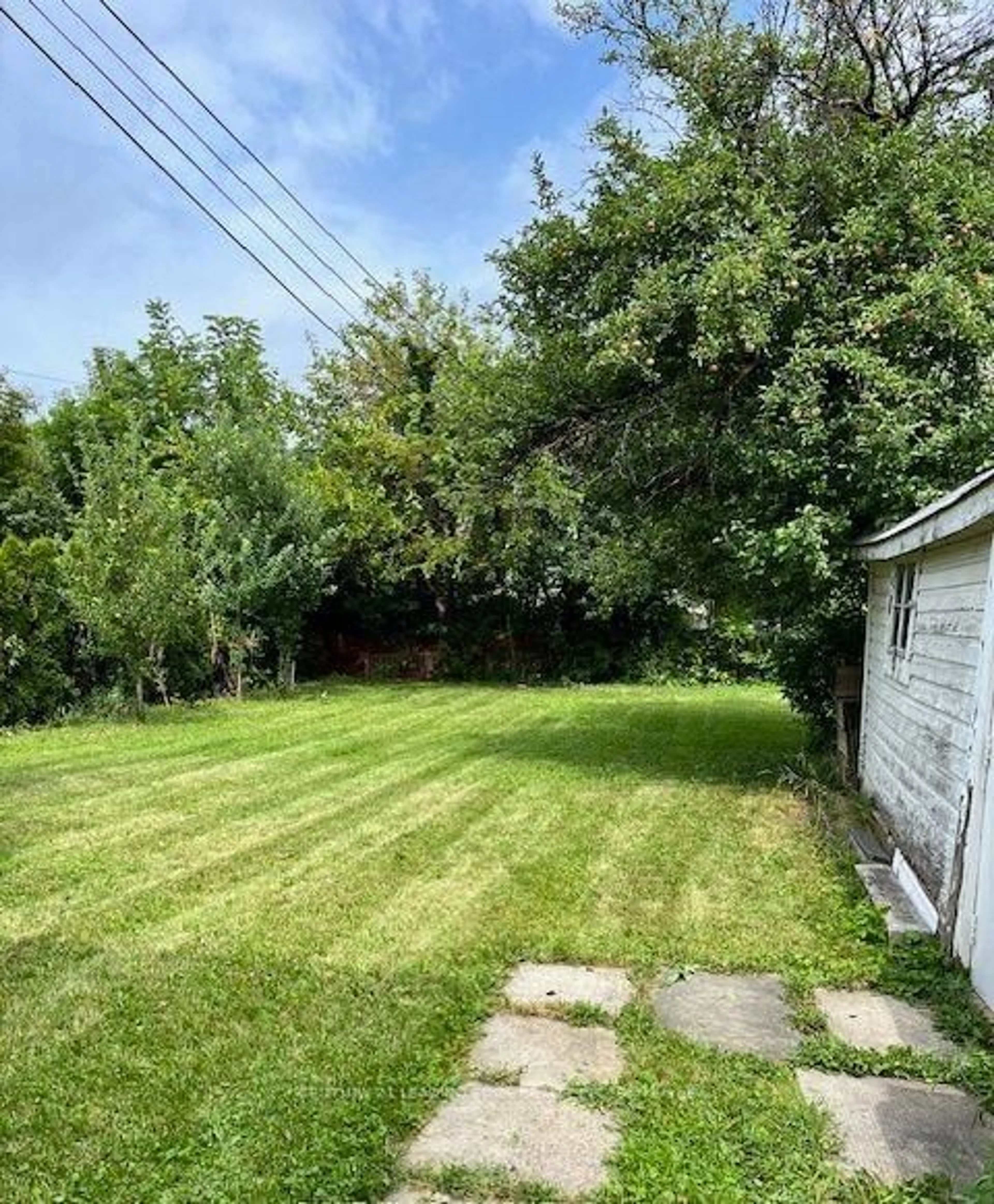 A pic from outside/outdoor area/front of a property/back of a property/a pic from drone, street for 70 Westdale Dr, Toronto Ontario M3K 1A6