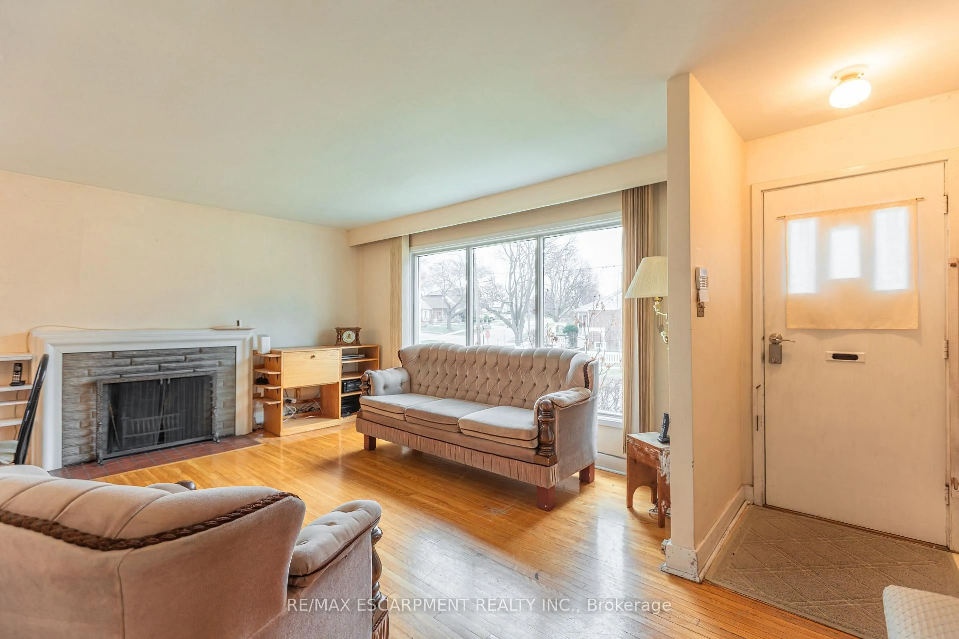 Living room with furniture, wood/laminate floor for 1 Snaresbrook Dr, Toronto Ontario M9W 2N5