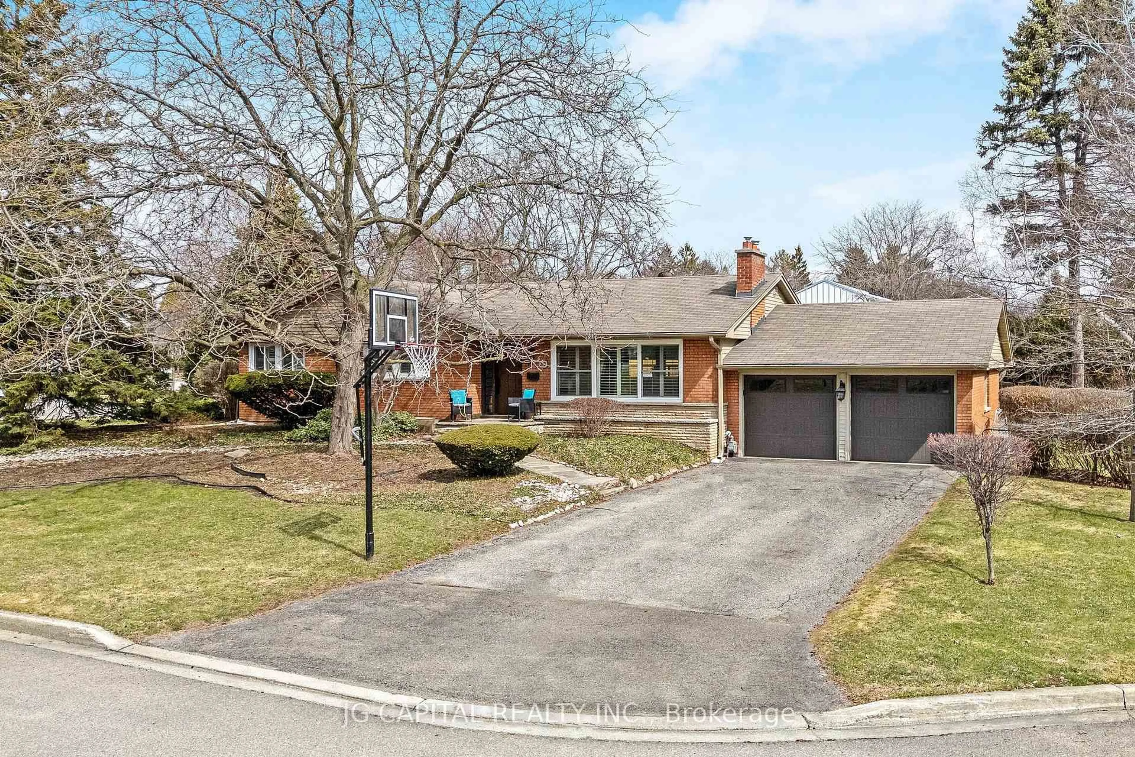 Home with brick exterior material, street for 319 South Crt, Burlington Ontario L7N 1S8