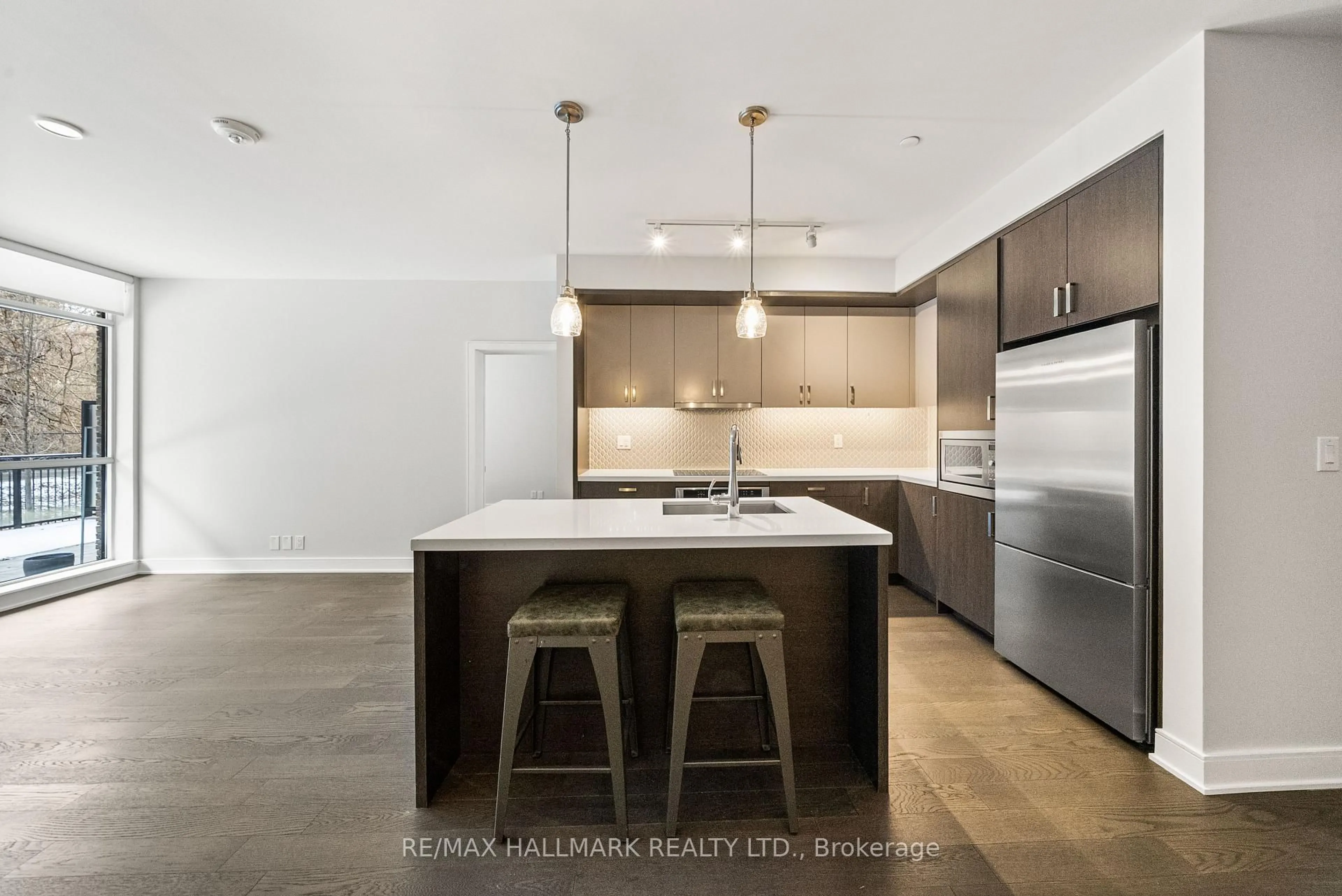 Unknown for 1575 Lakeshore Rd #111, Mississauga Ontario L5J 1J4