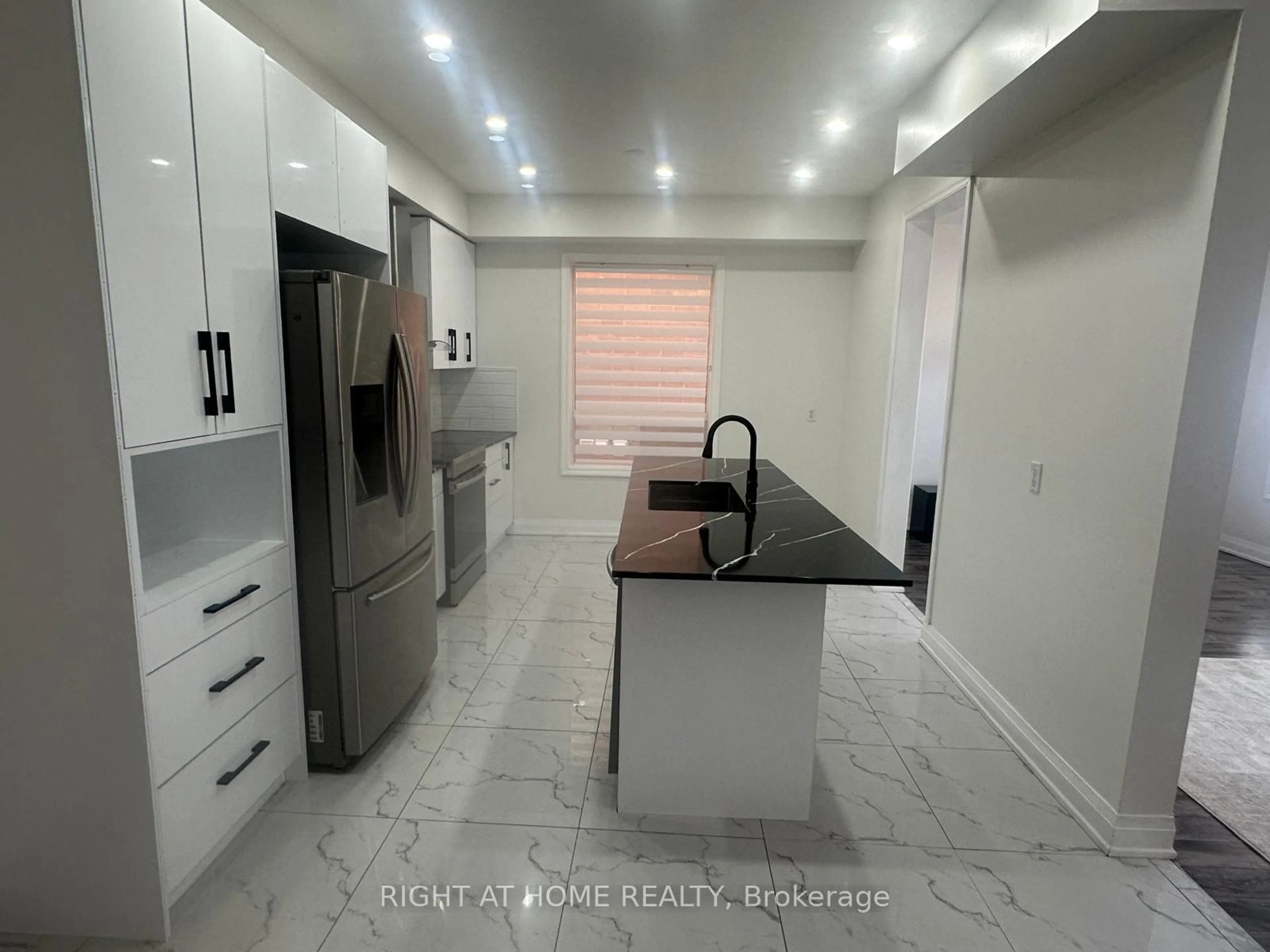 Unknown for 1015 Mccuaig Dr, Milton Ontario L9T 6S4