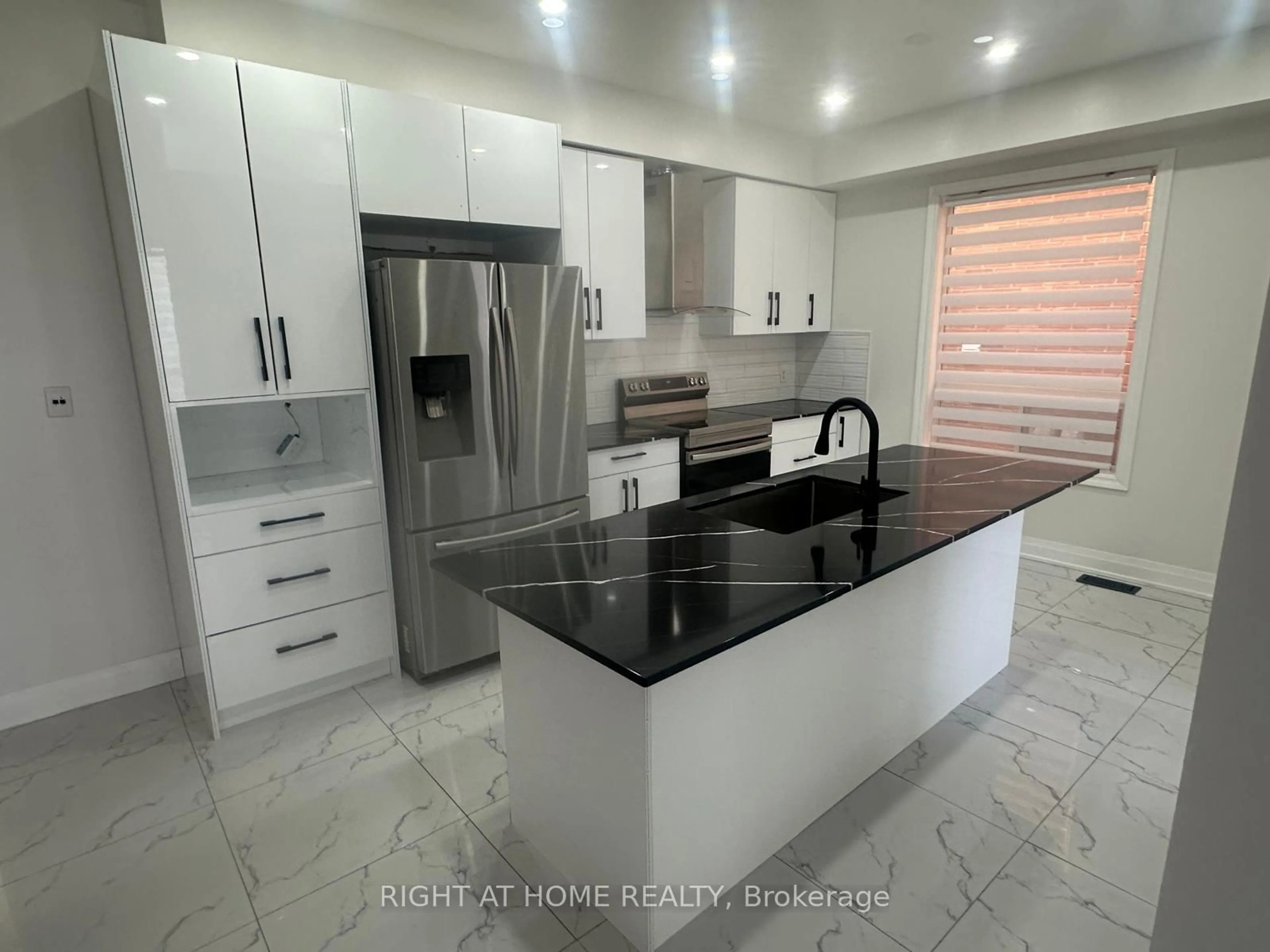 Unknown for 1015 Mccuaig Dr, Milton Ontario L9T 6S4