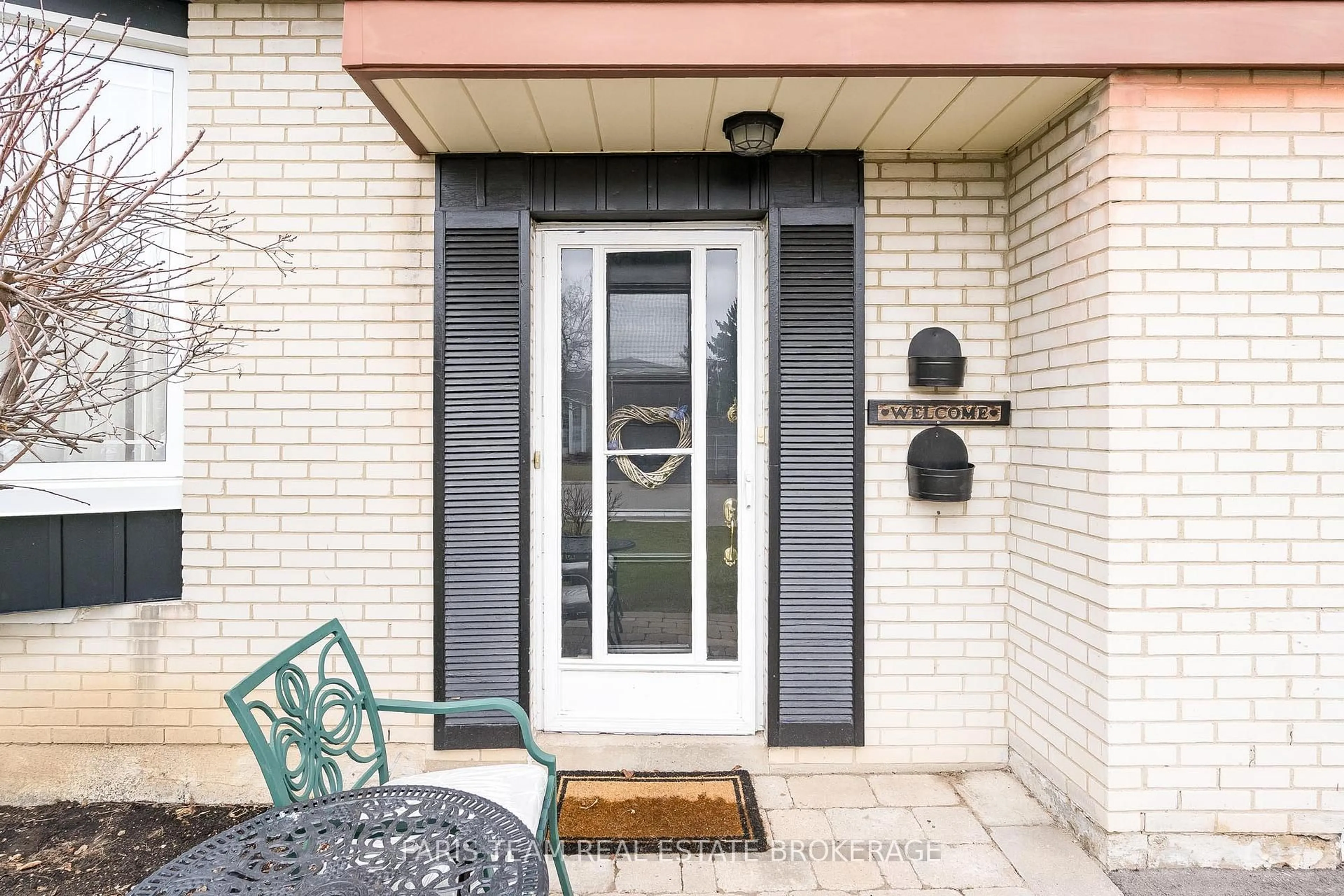 Indoor entryway for 28 Bromley Cres, Brampton Ontario L6T 1Z1