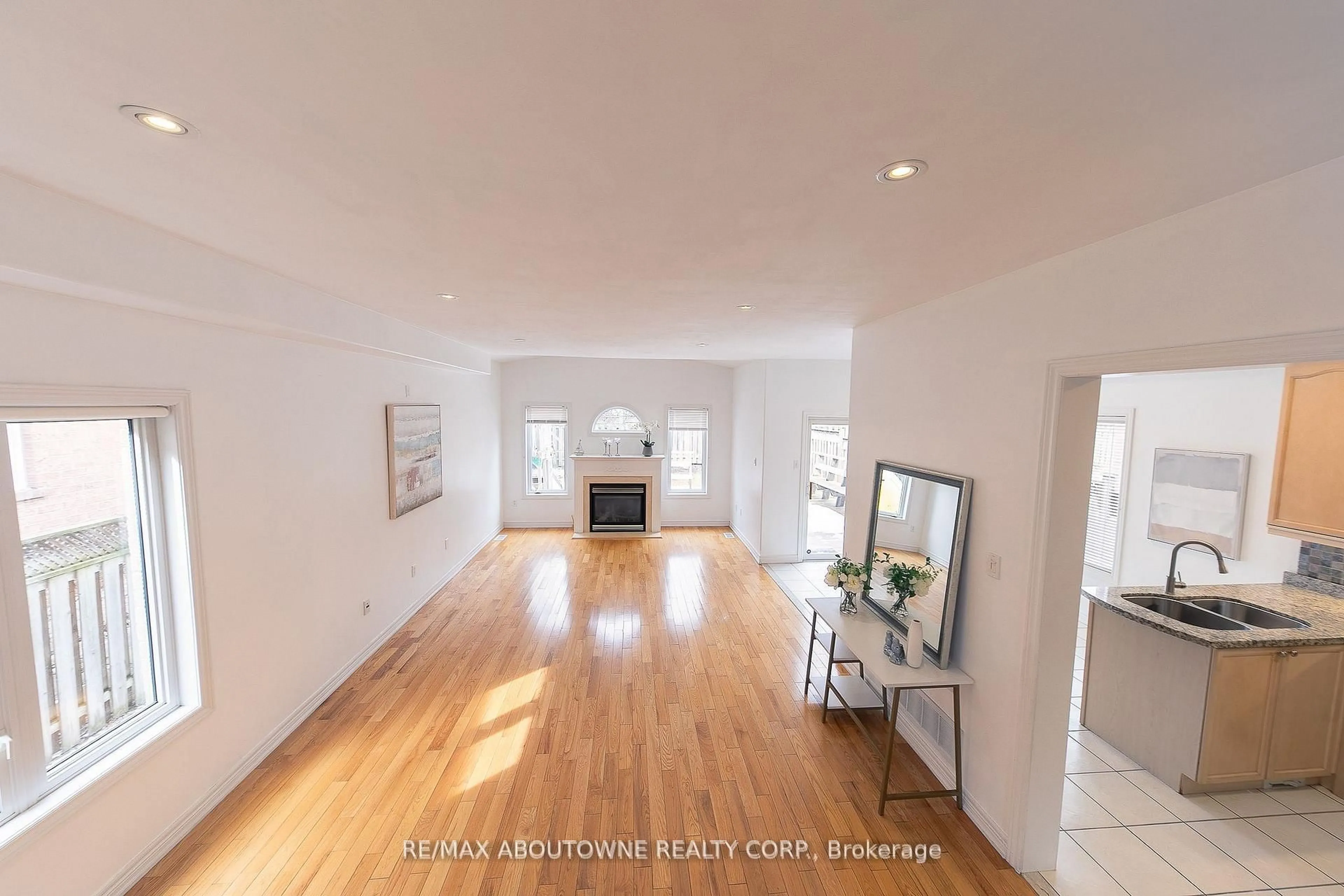 A pic of a room for 2457 Hilda Dr, Oakville Ontario L6H 7N5