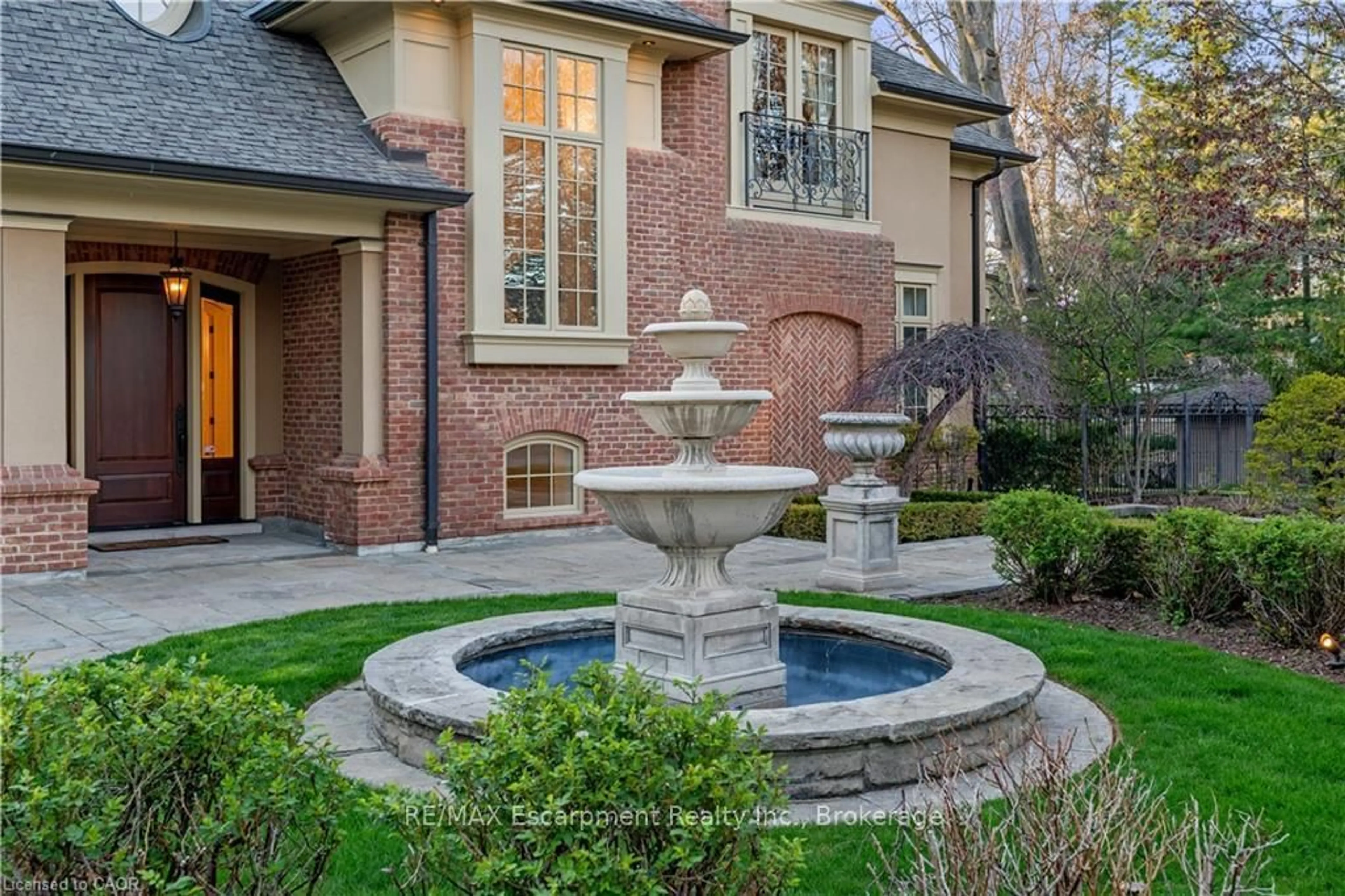 Home with brick exterior material, street for 1081 Argyle Dr, Oakville Ontario L6J 1A9