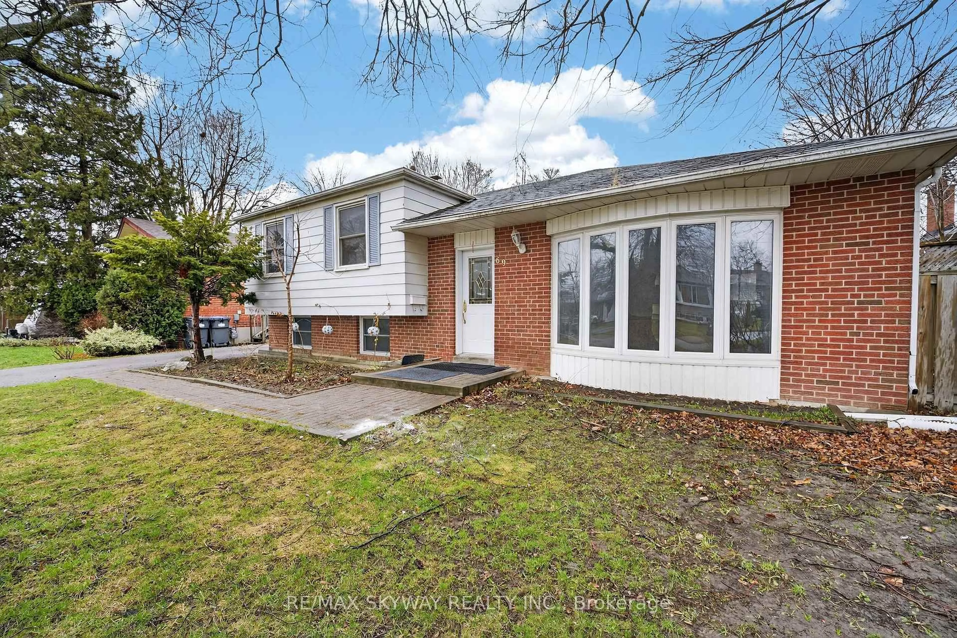 Home with brick exterior material, street for 69 Argyle Cres, Brampton Ontario L6T 1M9