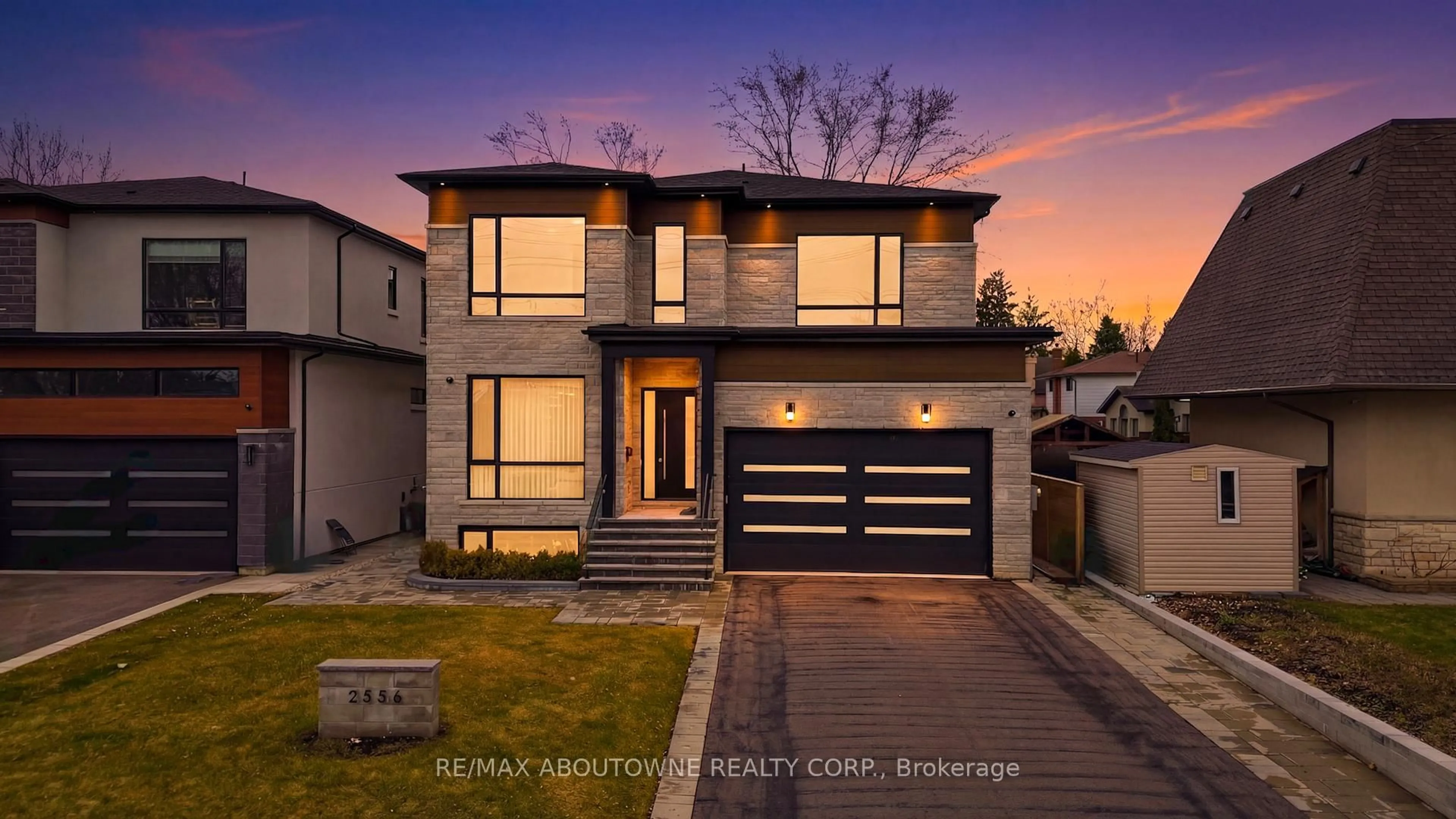 Home with brick exterior material, street for 2556 Glengarry Rd, Mississauga Ontario L5C 1Y3