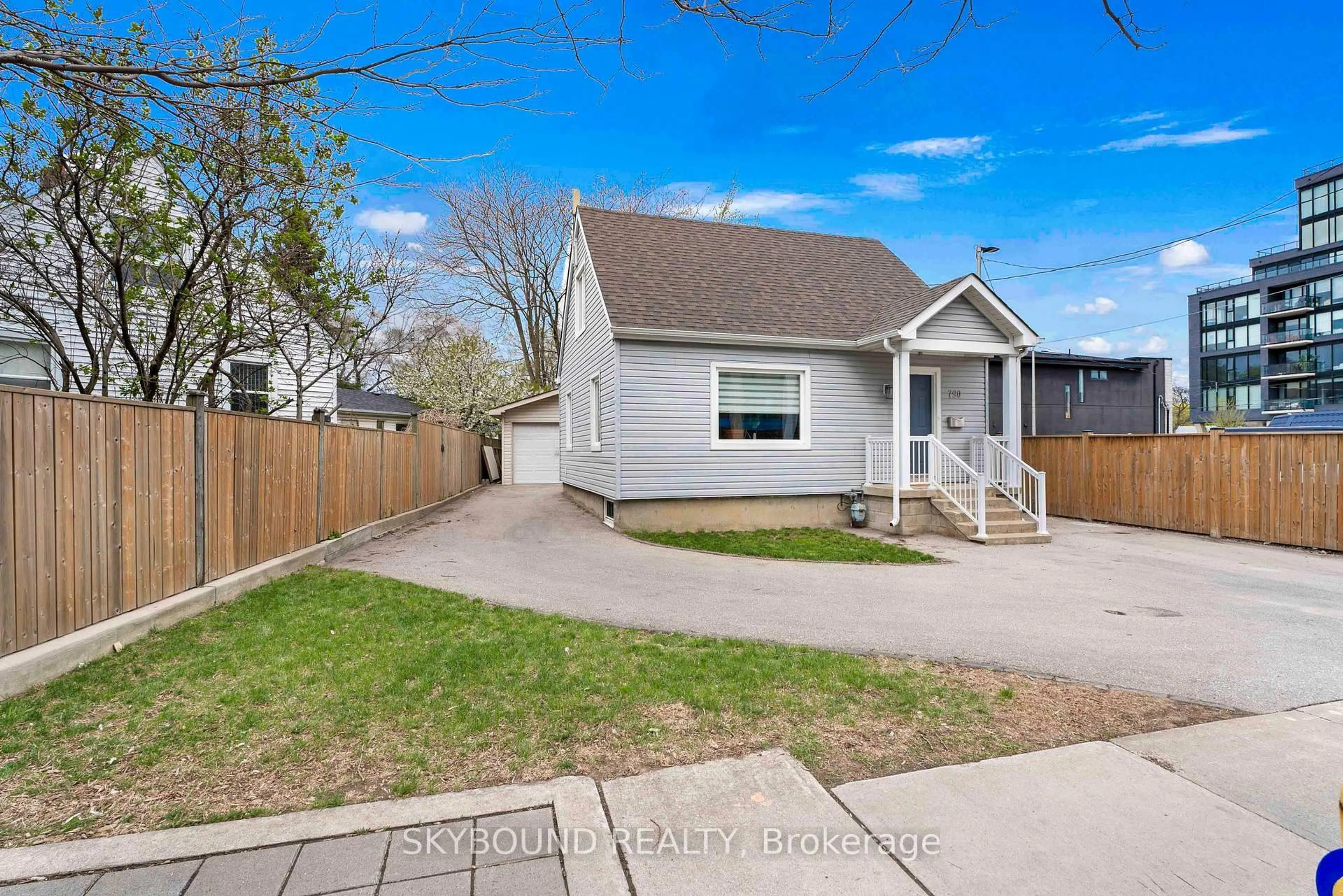 A pic from outside/outdoor area/front of a property/back of a property/a pic from drone, street for 790 The Queensway, Toronto Ontario M8Z 1N5