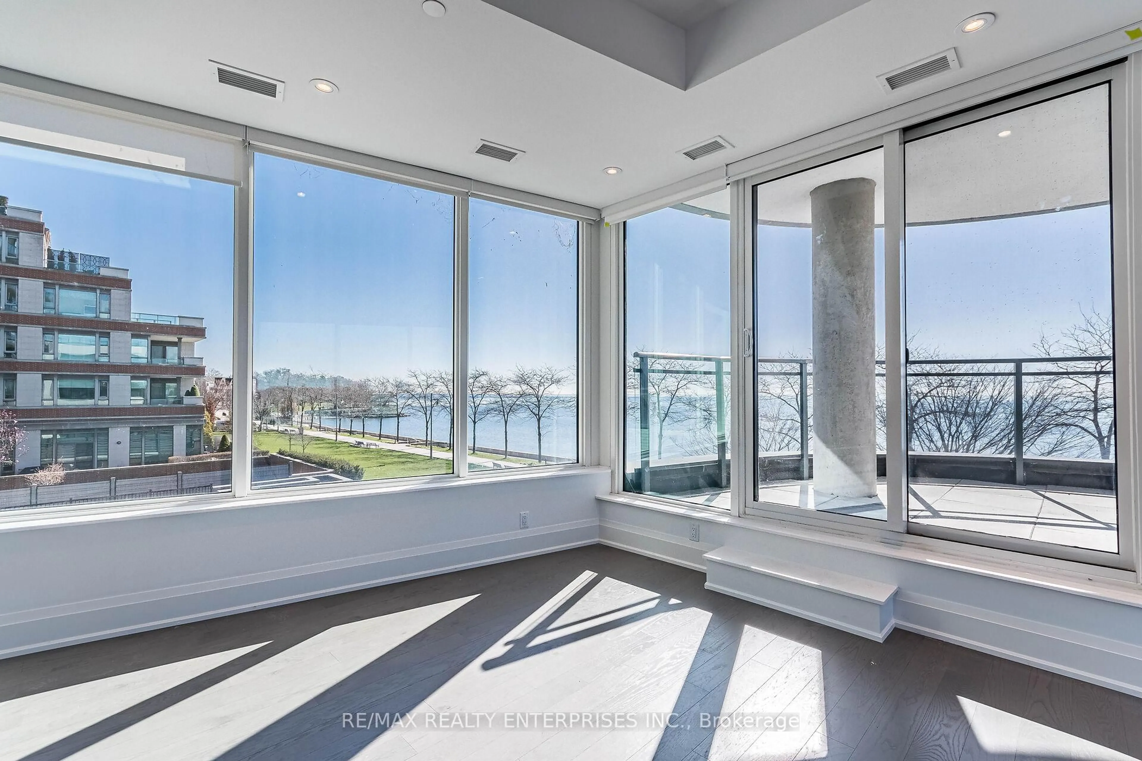 Unknown for 55 Port St #202, Mississauga Ontario L5G 4P3